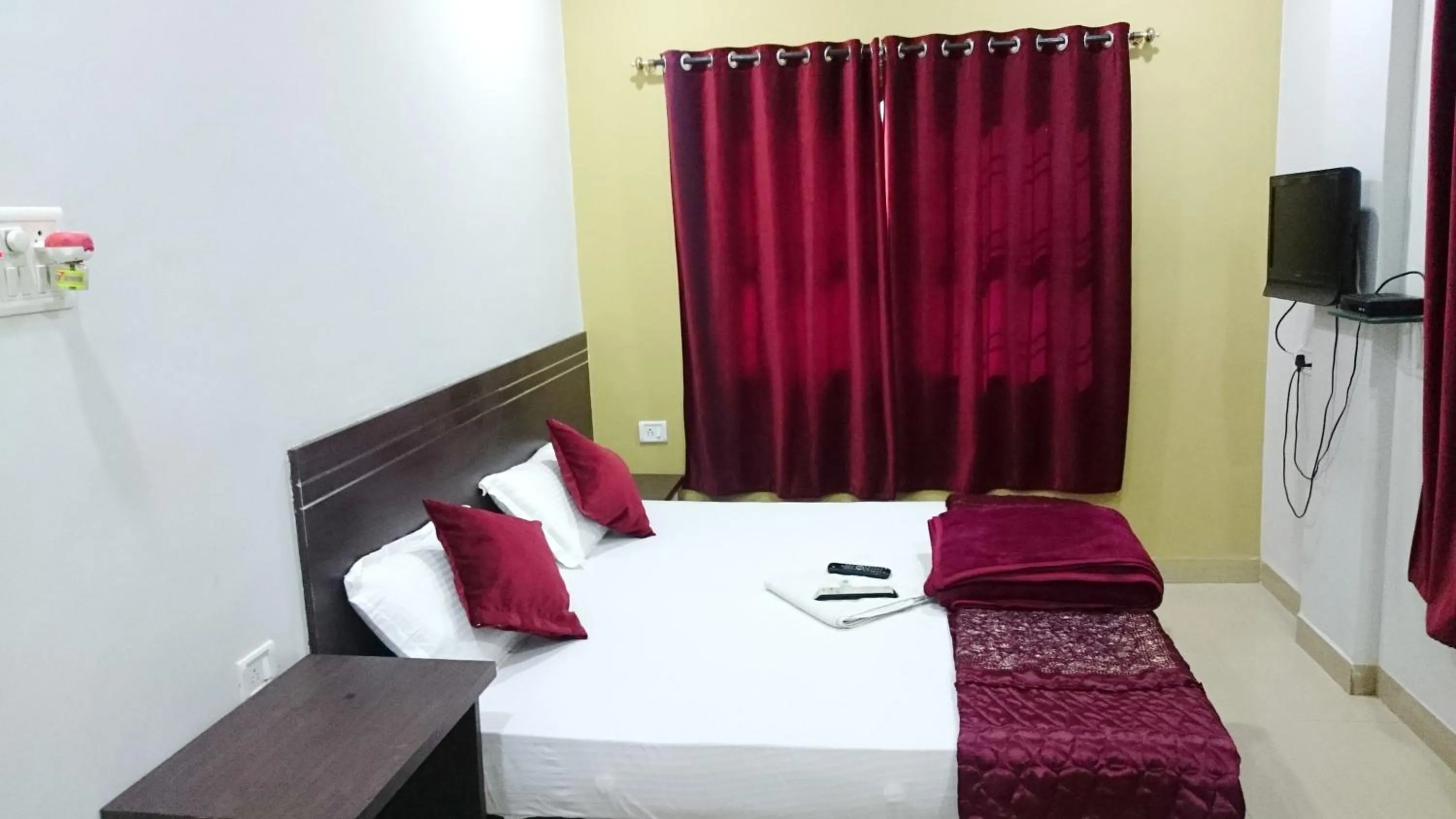 Photo of the whole room, Bed in Hotel Preetam Aurangabad