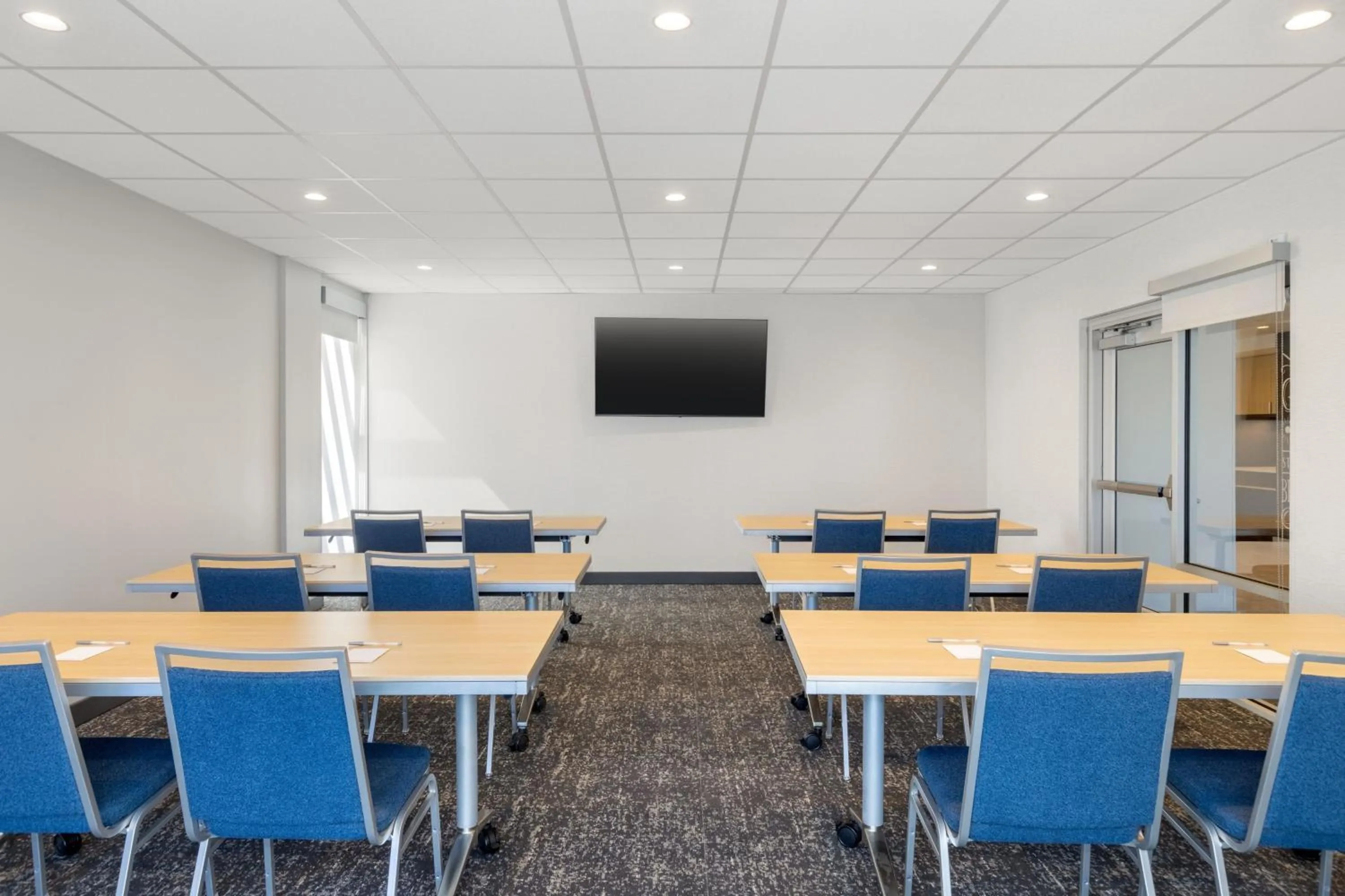 Meeting/conference room in TownePlace Suites by Marriott Geneva at SPIRE Academy