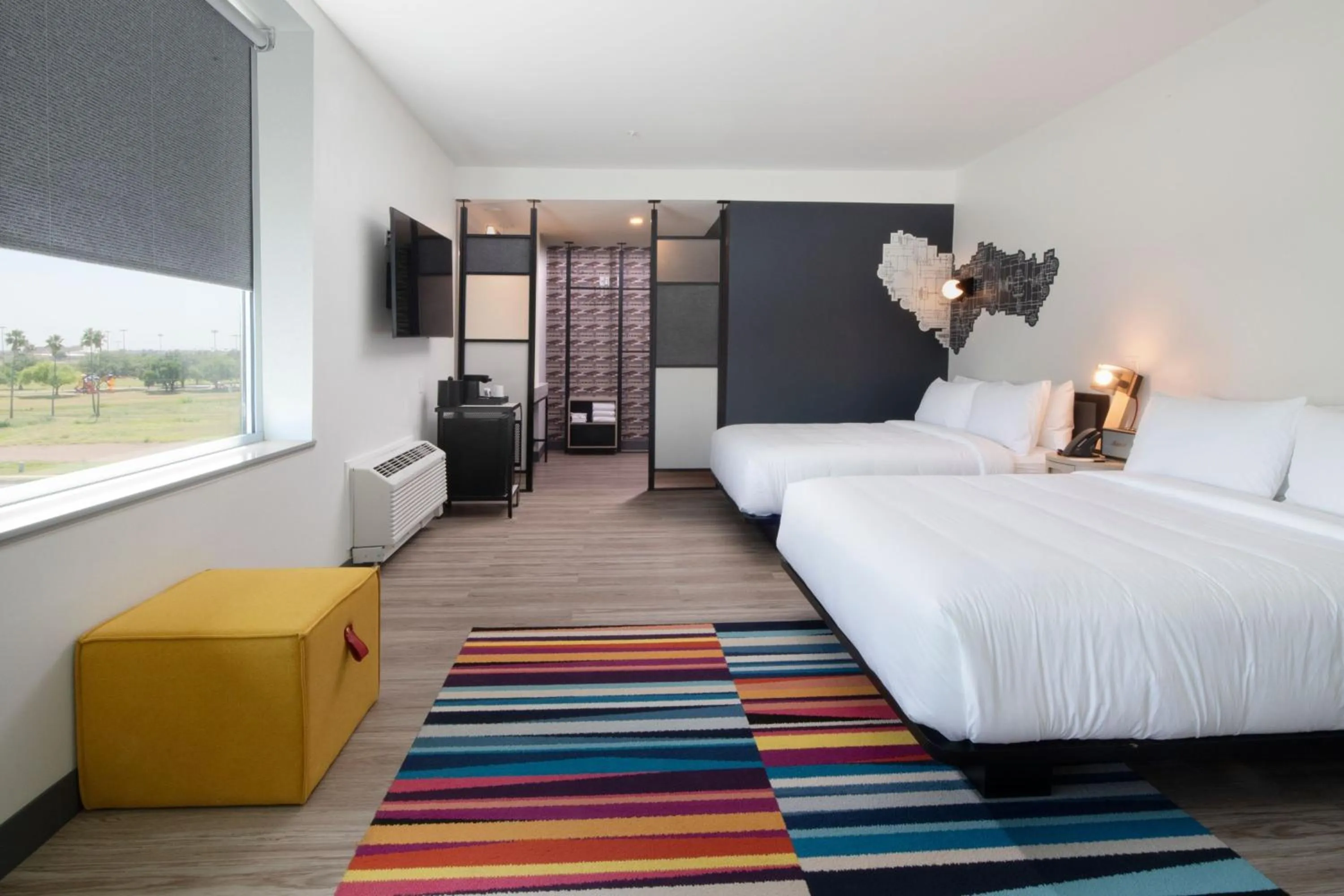 Photo of the whole room, Bed in Aloft McAllen