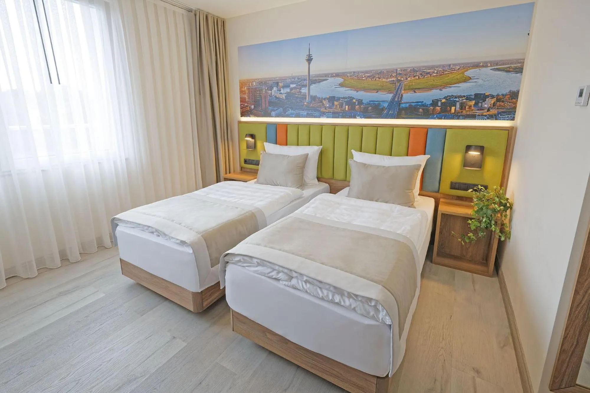 Photo of the whole room, Bed in Friends Hotel Düsseldorf-Airport Ratingen