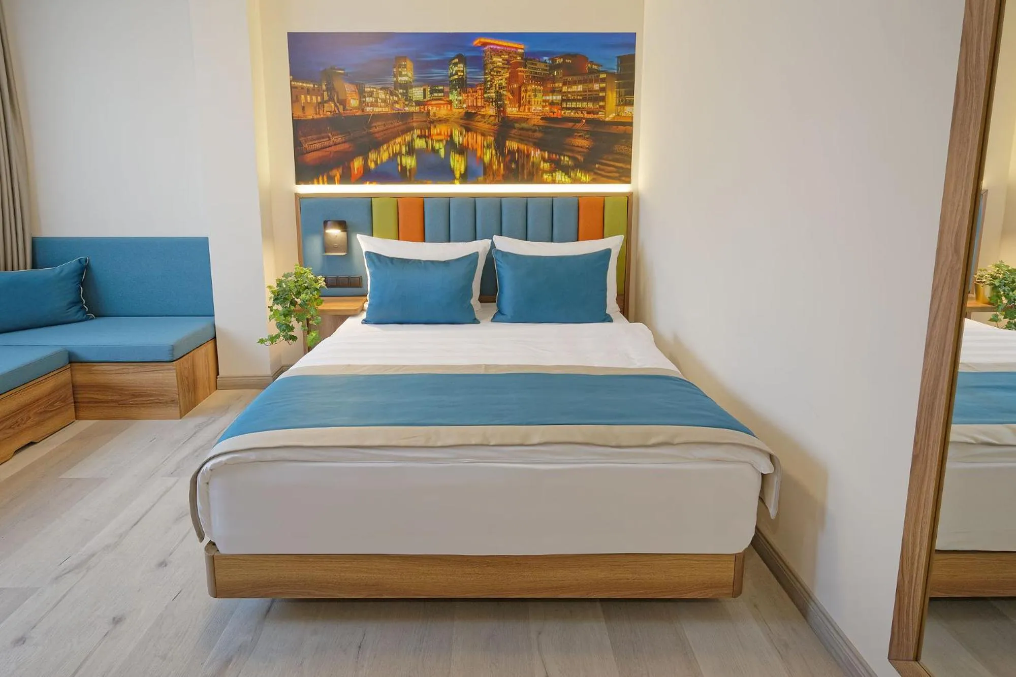 Photo of the whole room, Bed in Friends Hotel Düsseldorf-Airport Ratingen