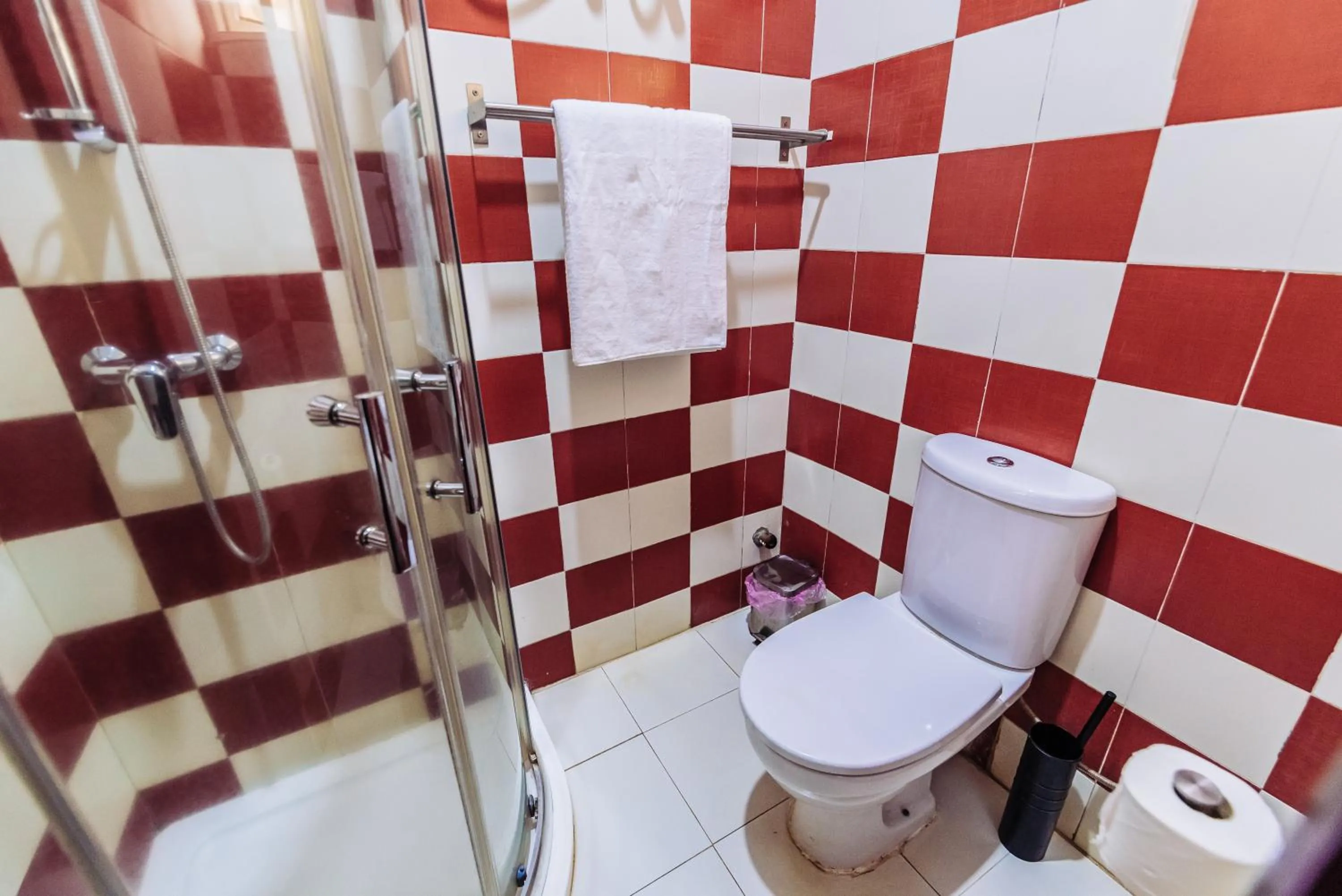 Bathroom in Tranquil Mews Hotel