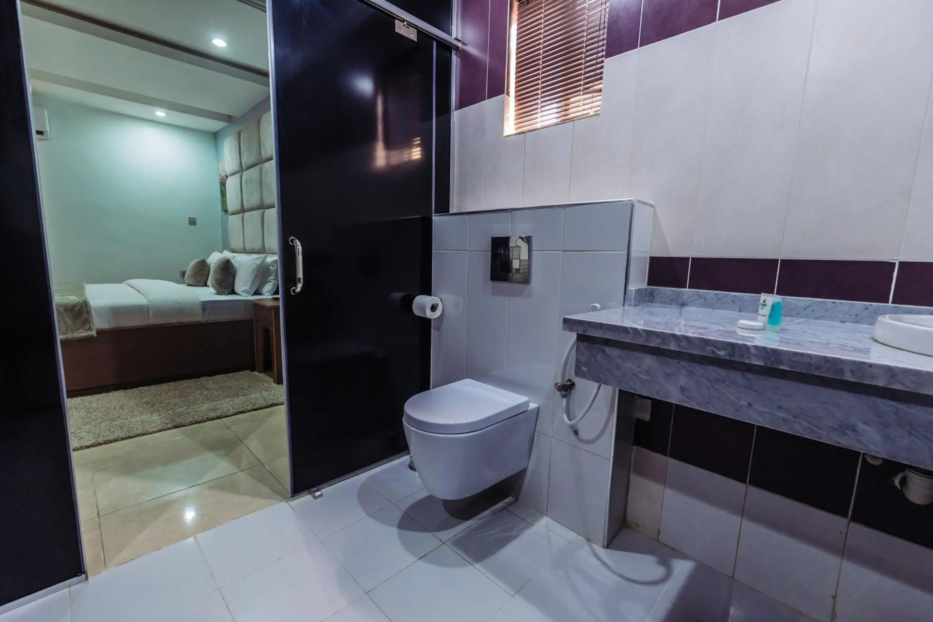 Shower in Tranquil Mews Hotel