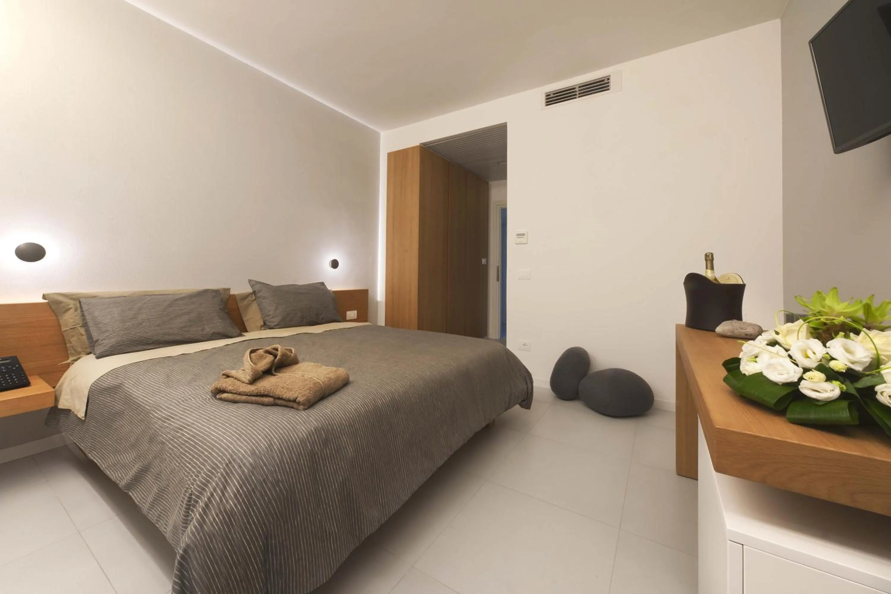 Photo of the whole room, Bed in SH Home