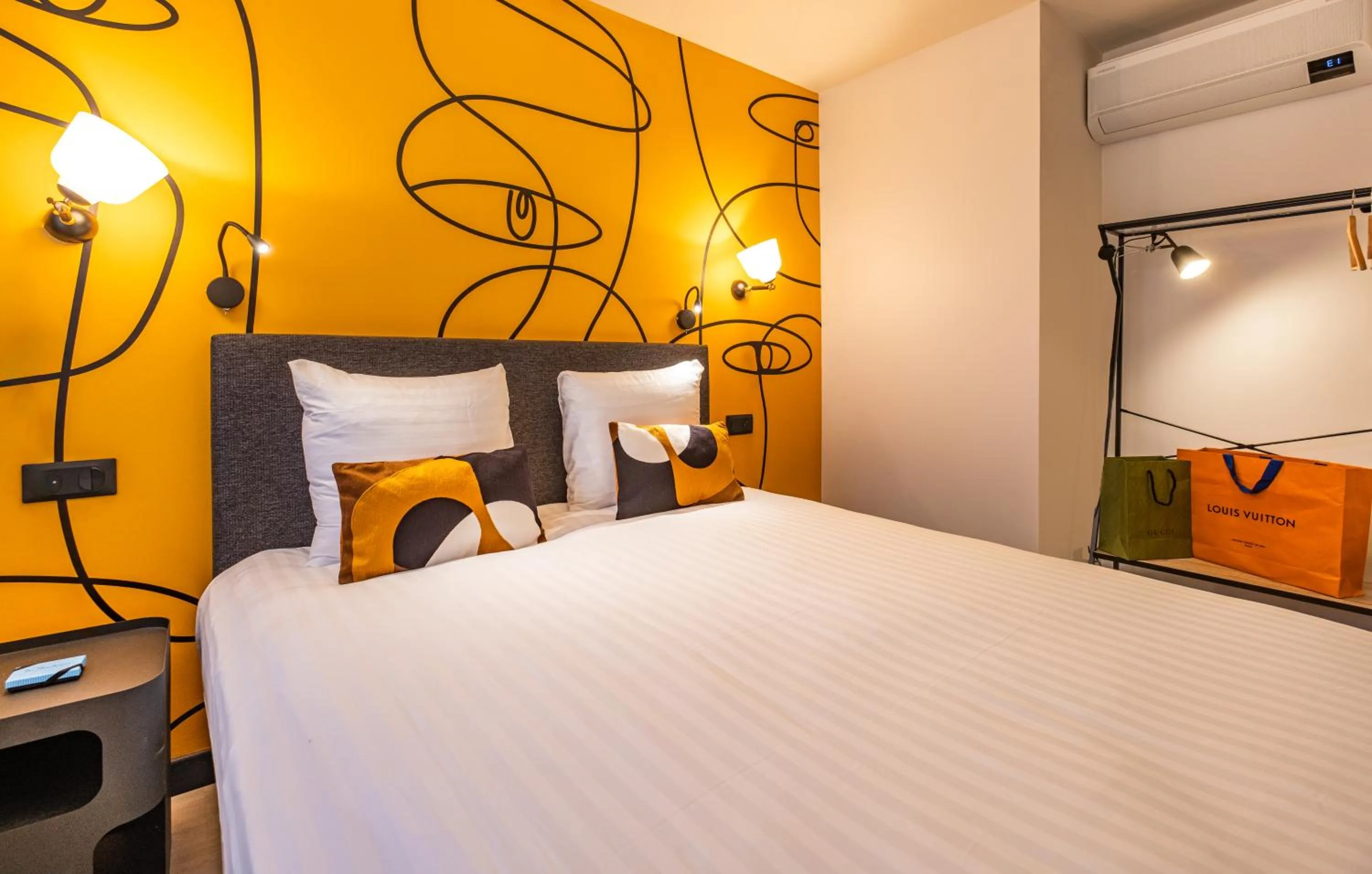 Bed in Appart'hôtel East Paris Suite