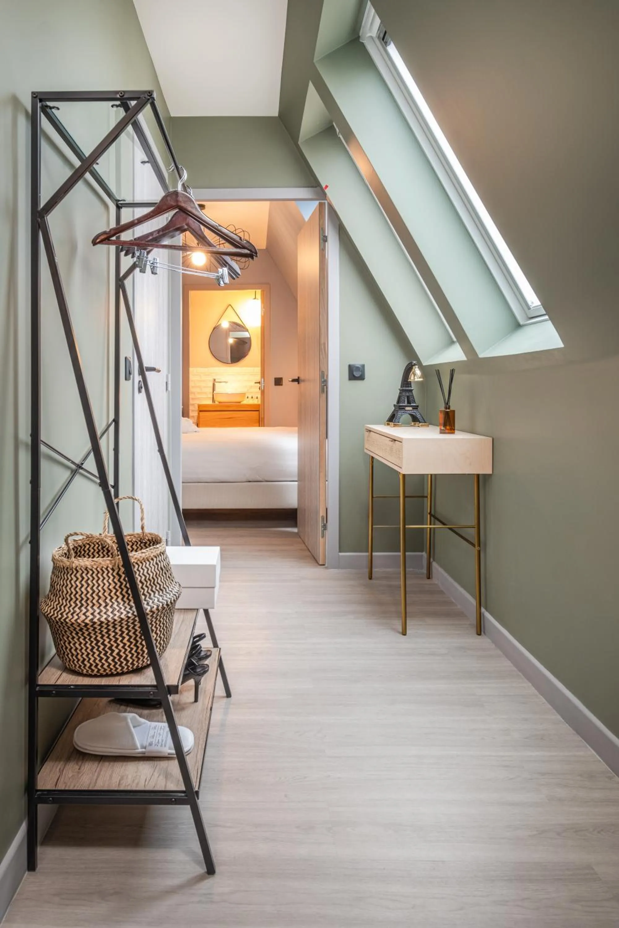 Bedroom, Bed in Appart'hôtel East Paris Suite