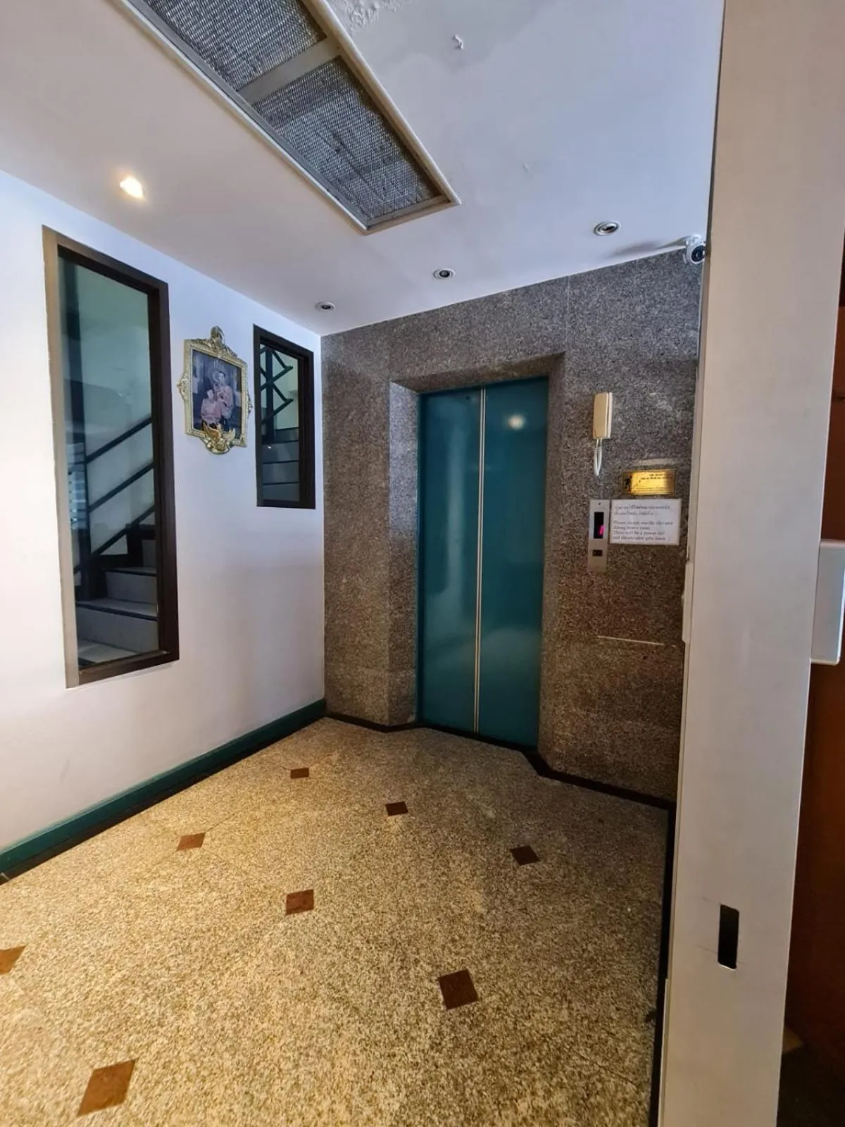 elevator in Desa Phuket