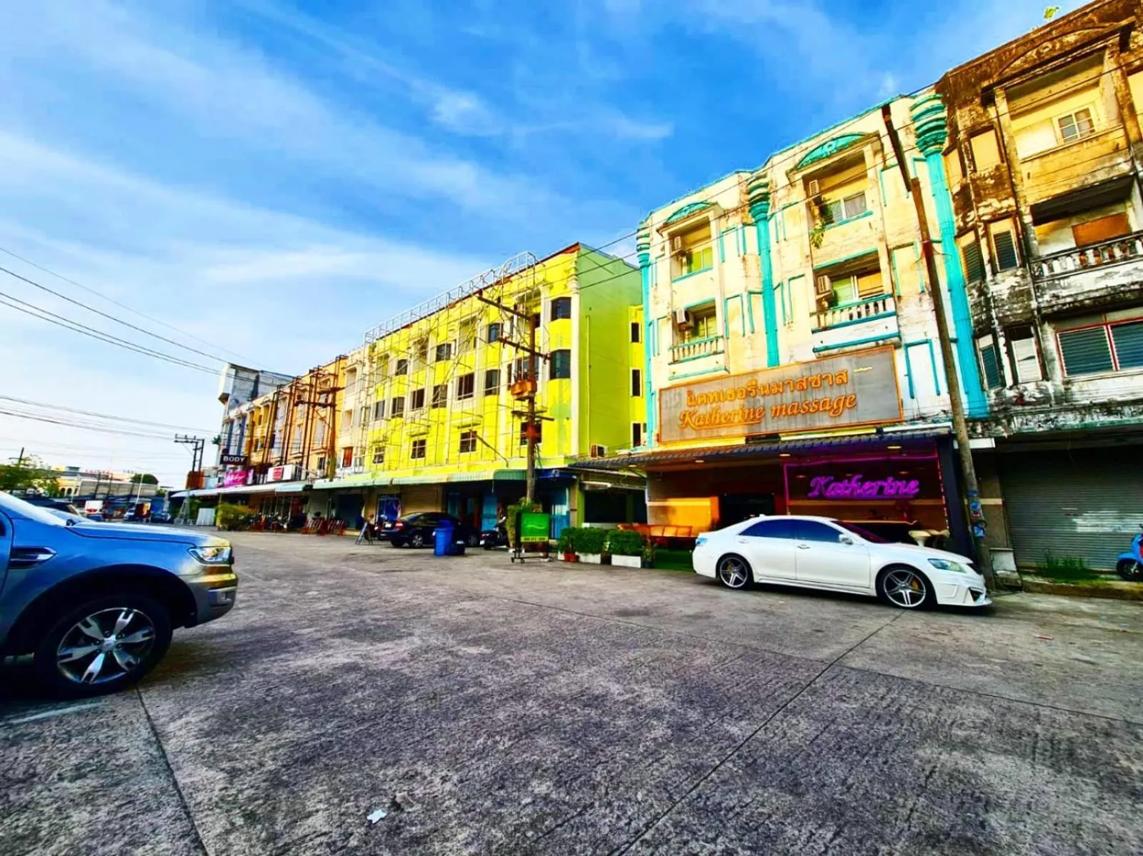 Property building in Desa Phuket