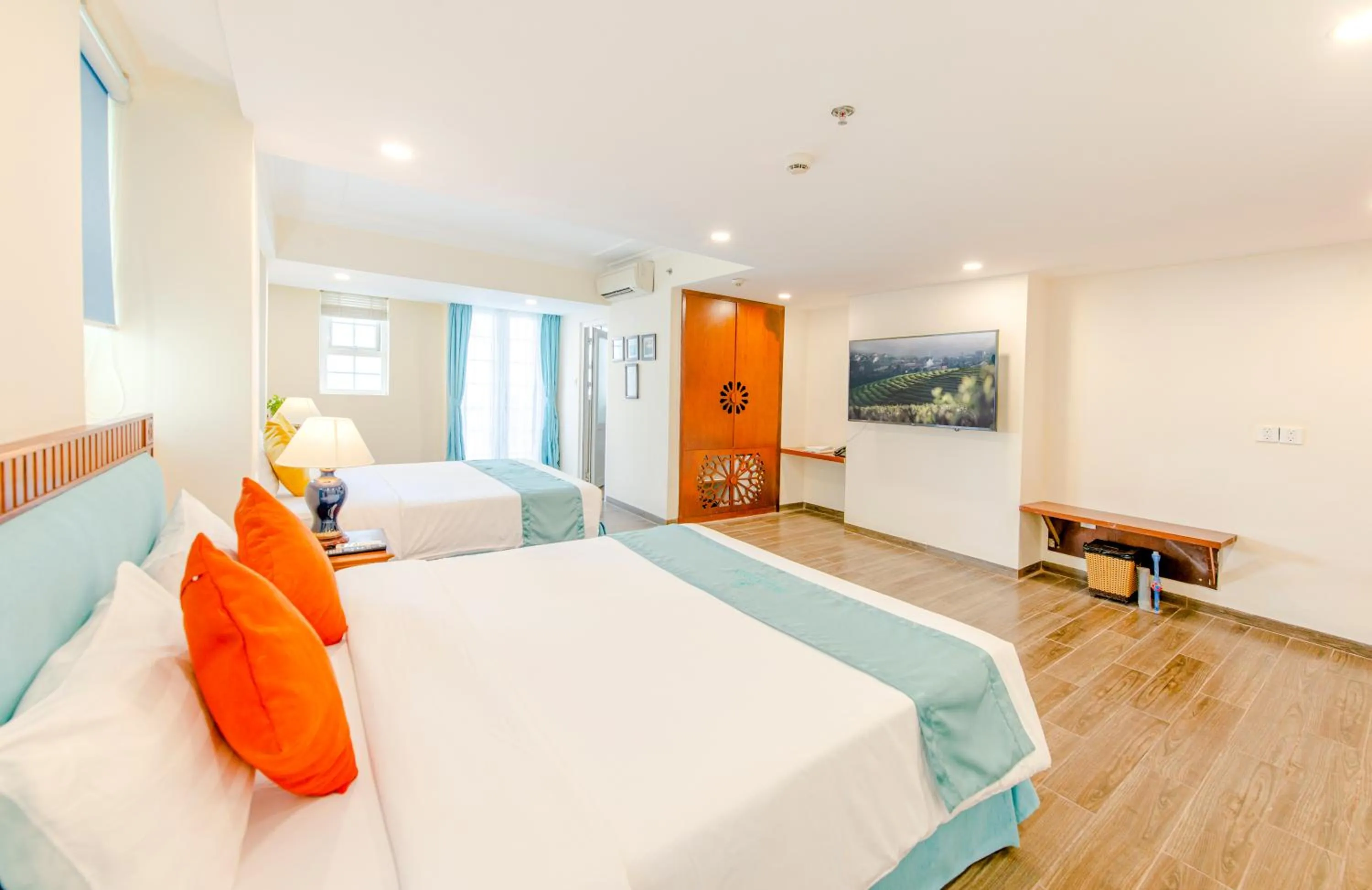 TV and multimedia, Bed in Pavillon Garden Hotel