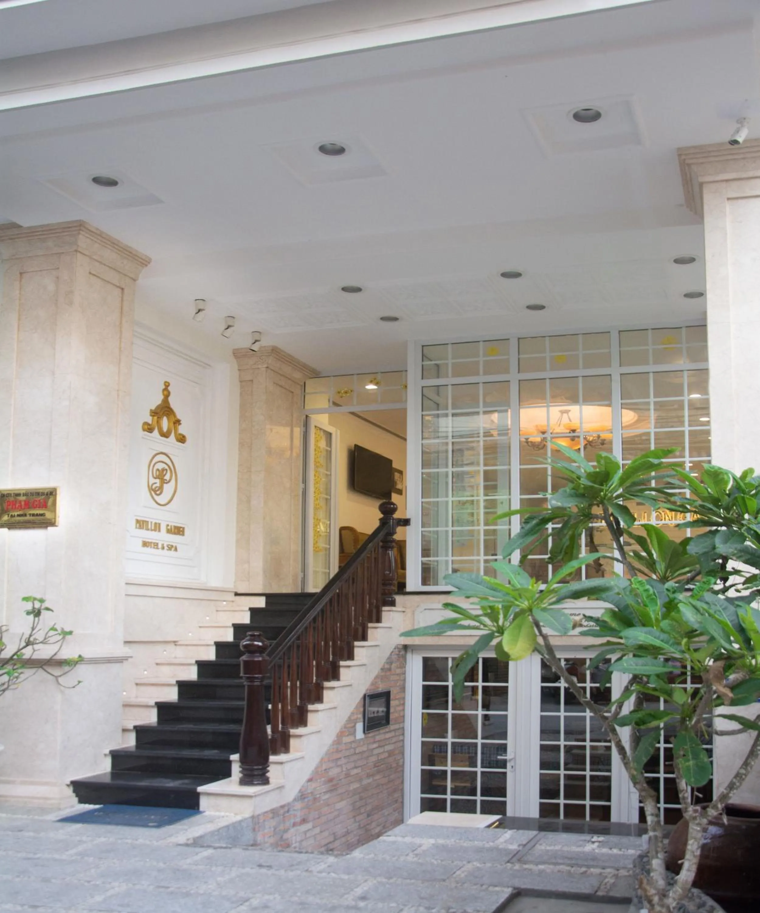 Facade/entrance in Pavillon Garden Hotel