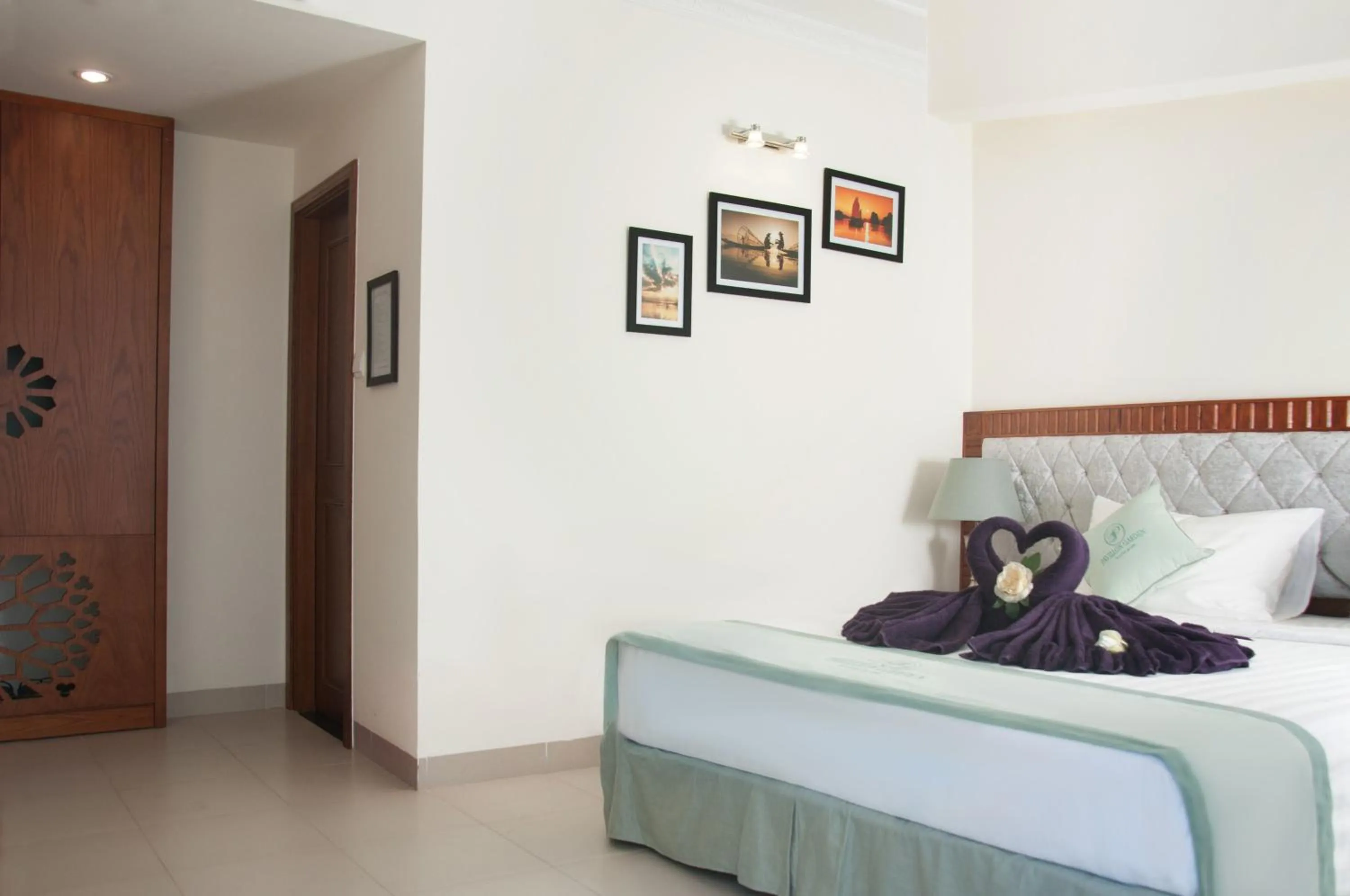 Bedroom, Bed in Pavillon Garden Hotel