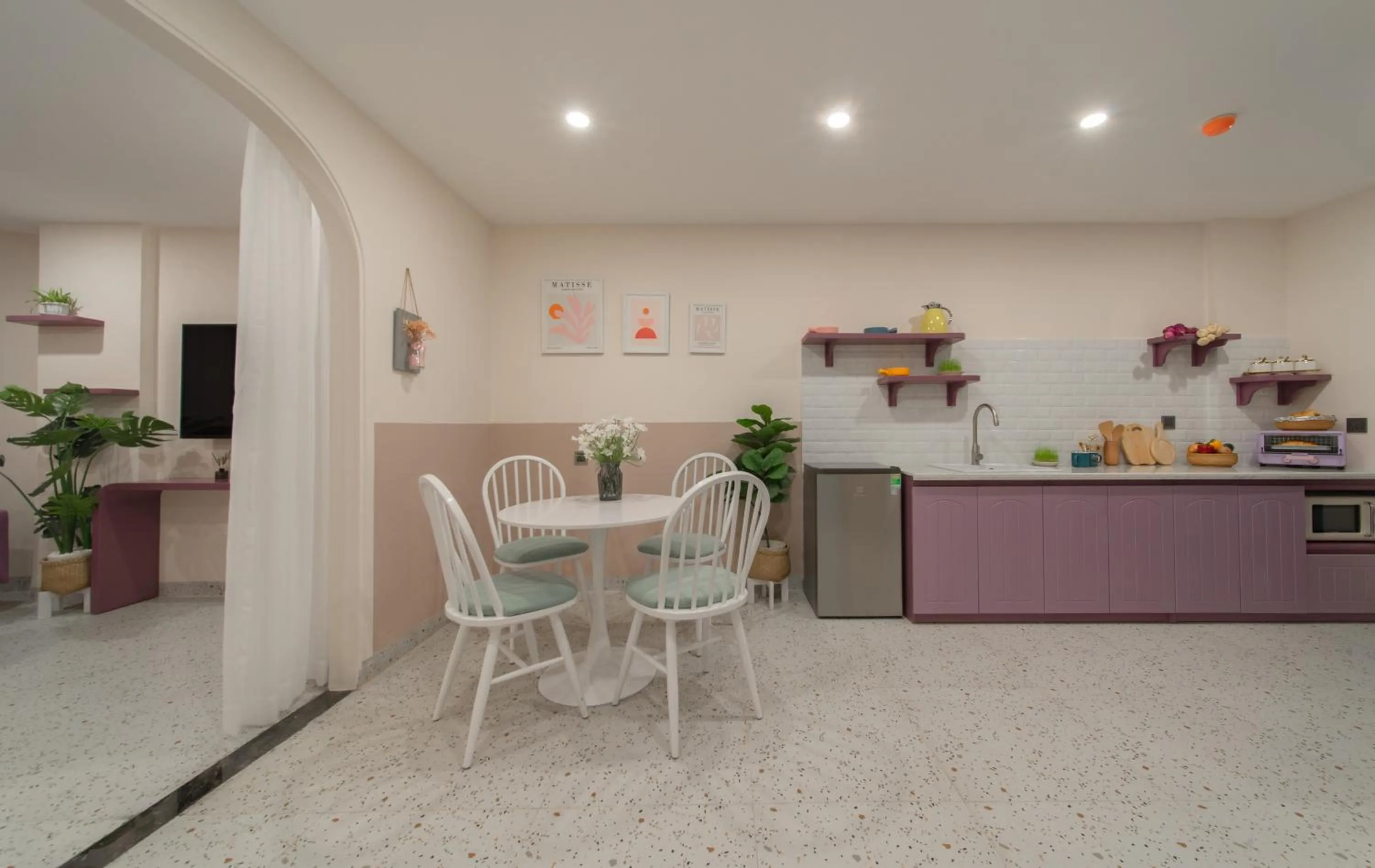 Kitchen or kitchenette in Pavillon Garden Hotel