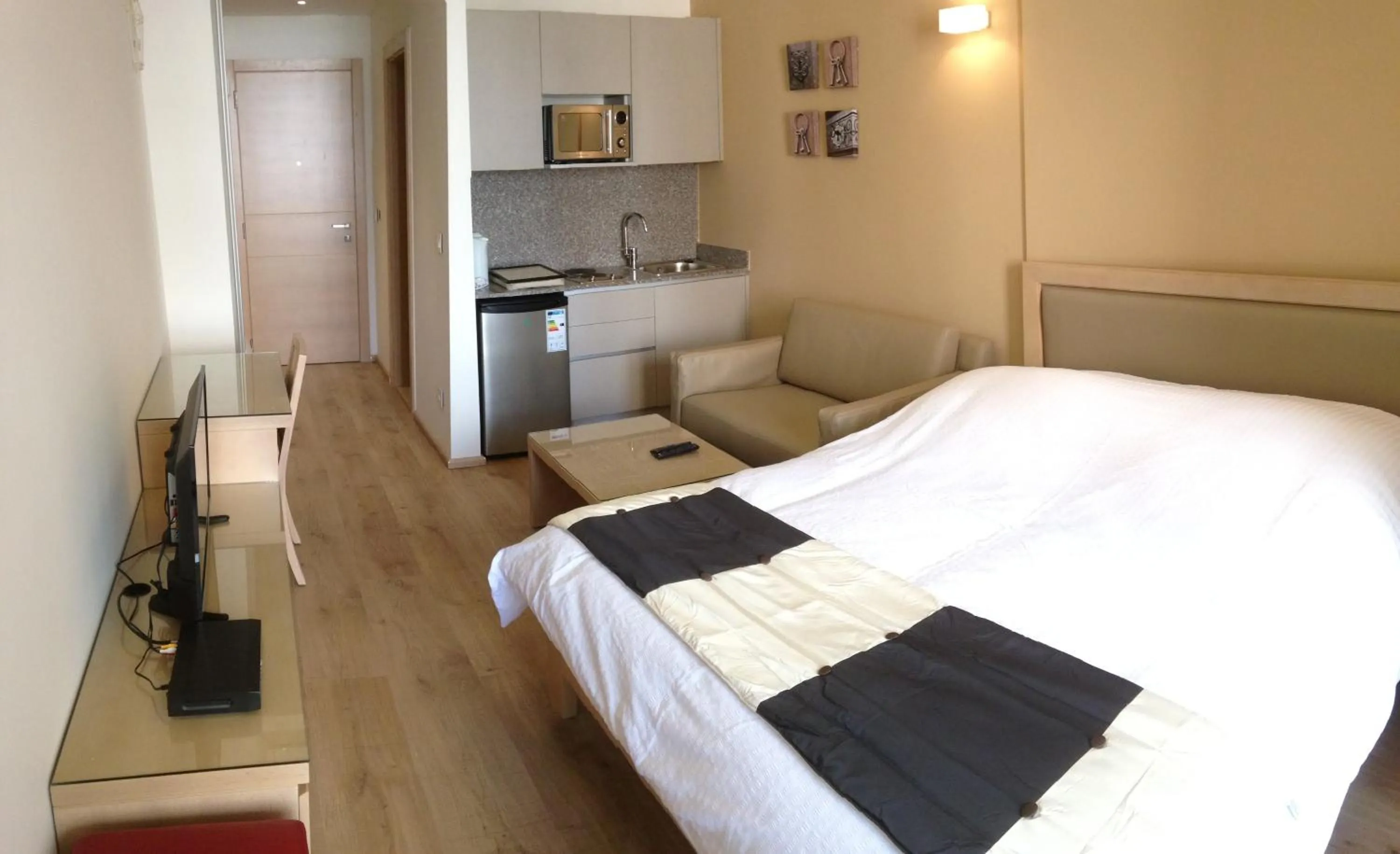 Photo of the whole room, Bed in Nest 1 Hotel