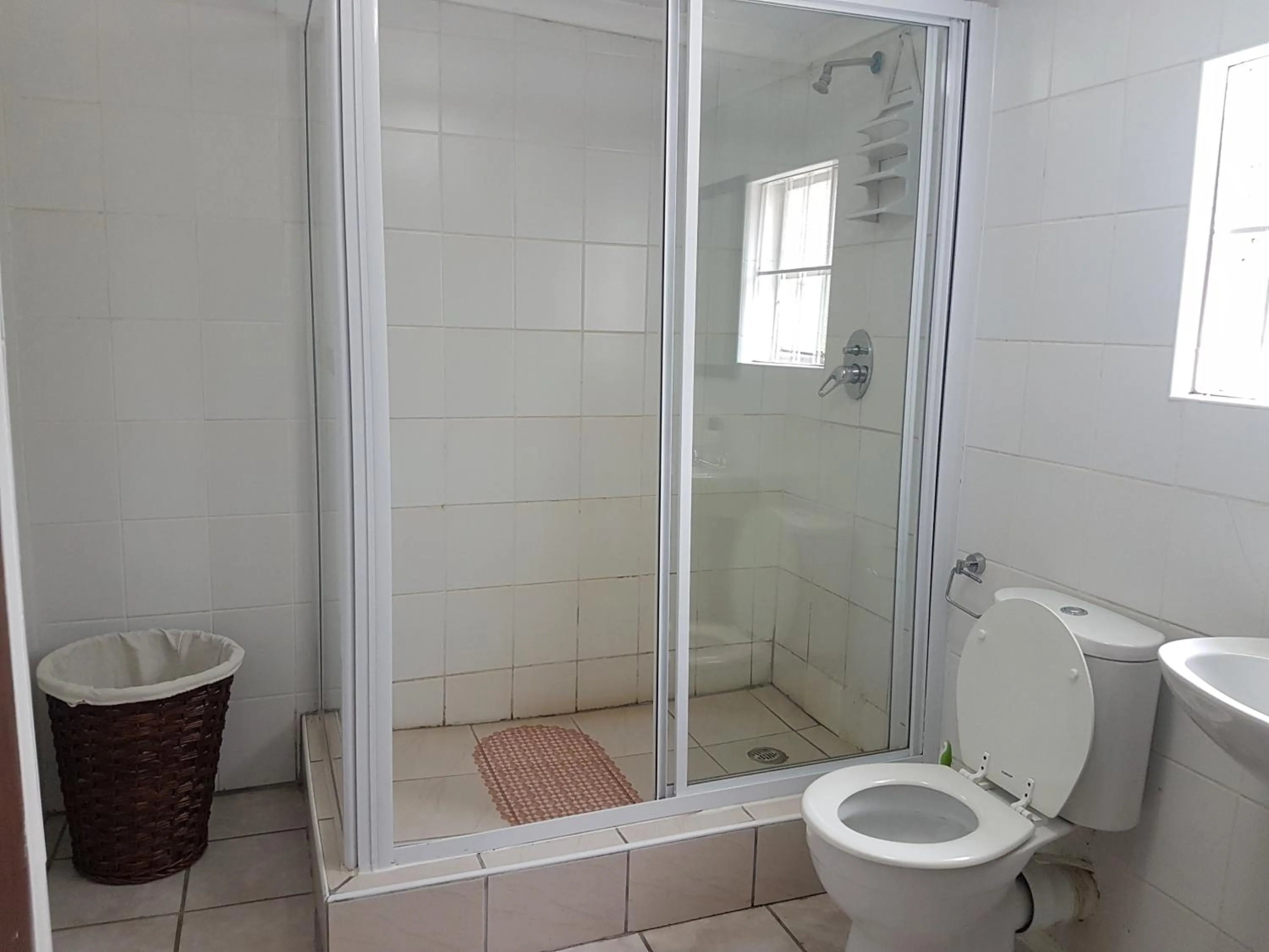 Shower in Stone Crescent Hotel