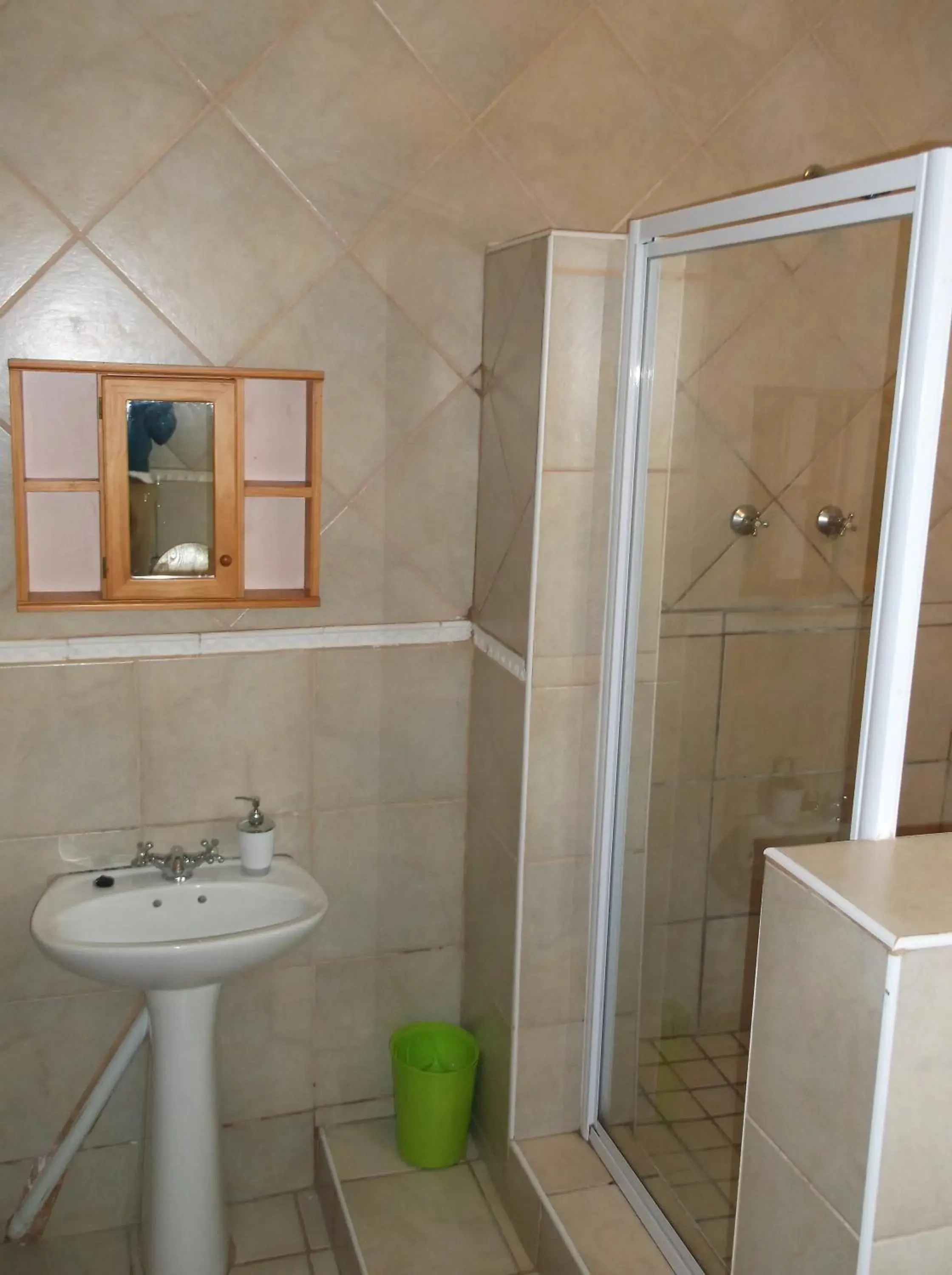 Deluxe Double Room - single occupancy in Stone Crescent Hotel Deluxe Double Room - single occupancy in Stone Crescent Hotel