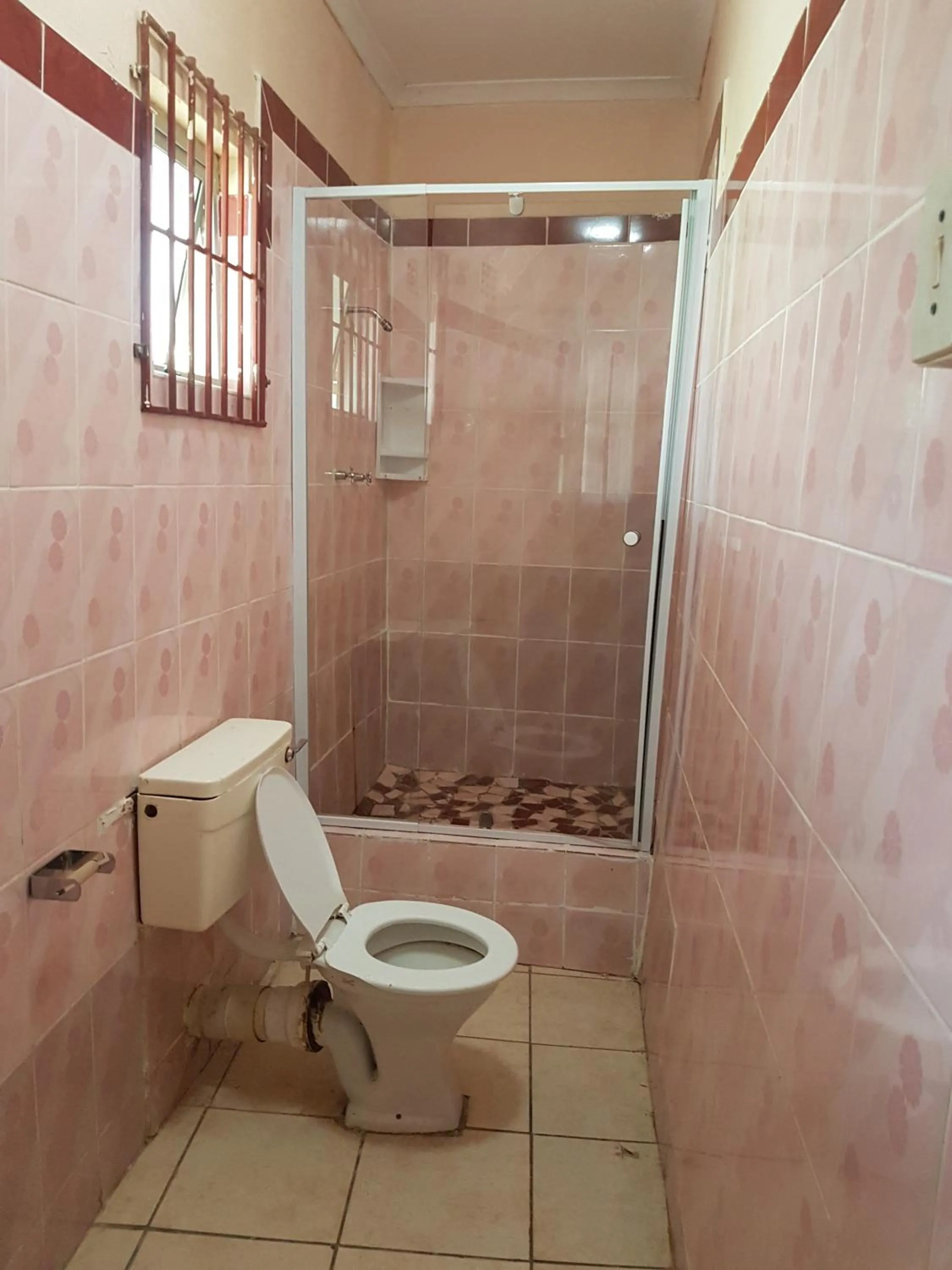 Shower in Stone Crescent Hotel