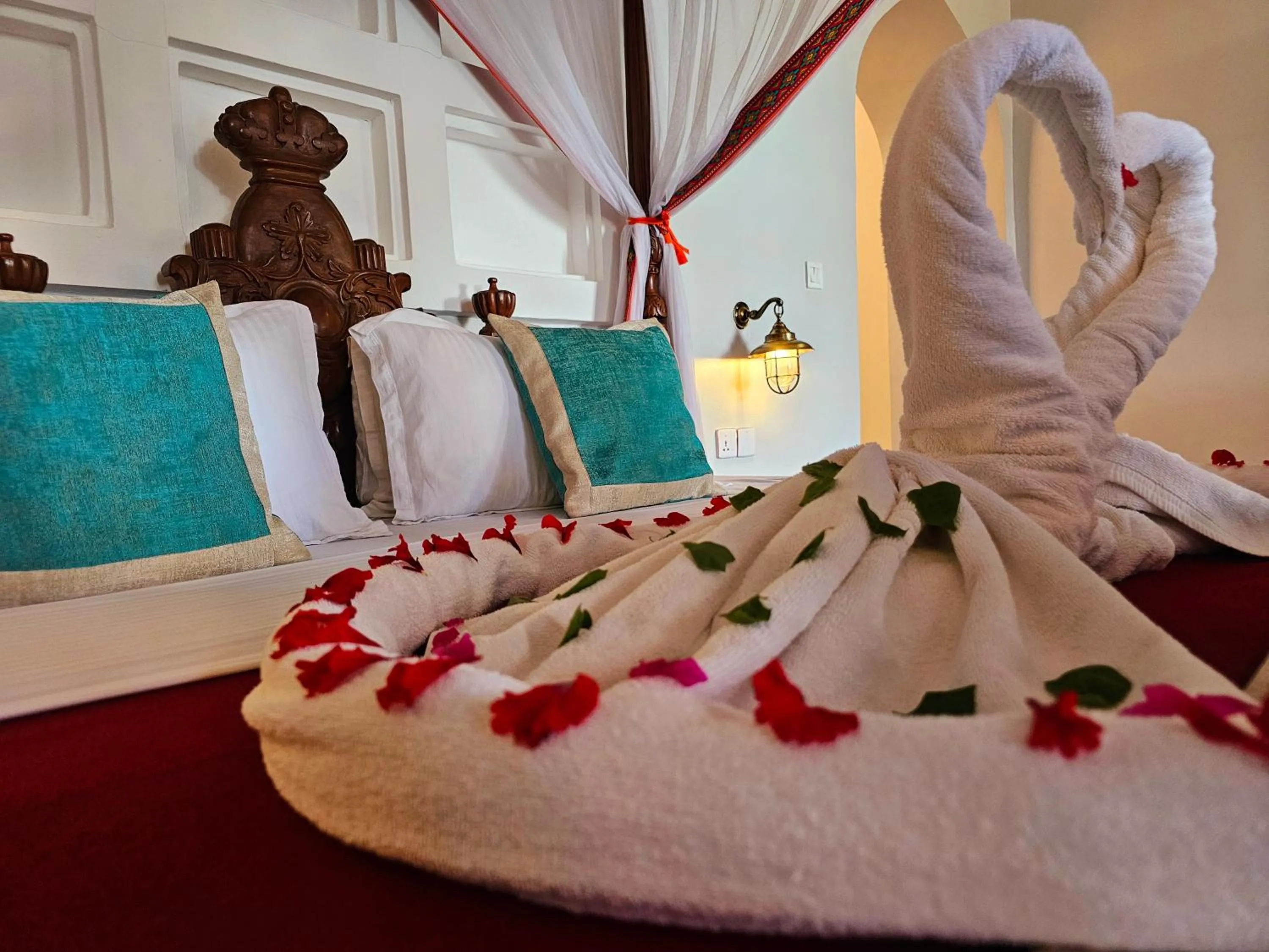 Bed in Mizingani Seafront Hotel