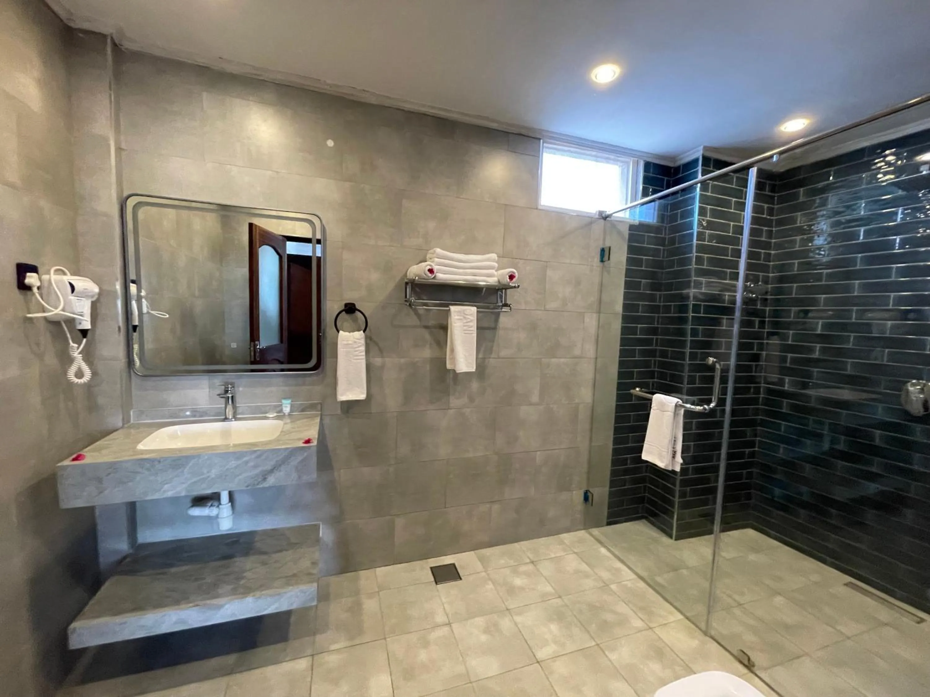 Bathroom in Mizingani Seafront Hotel