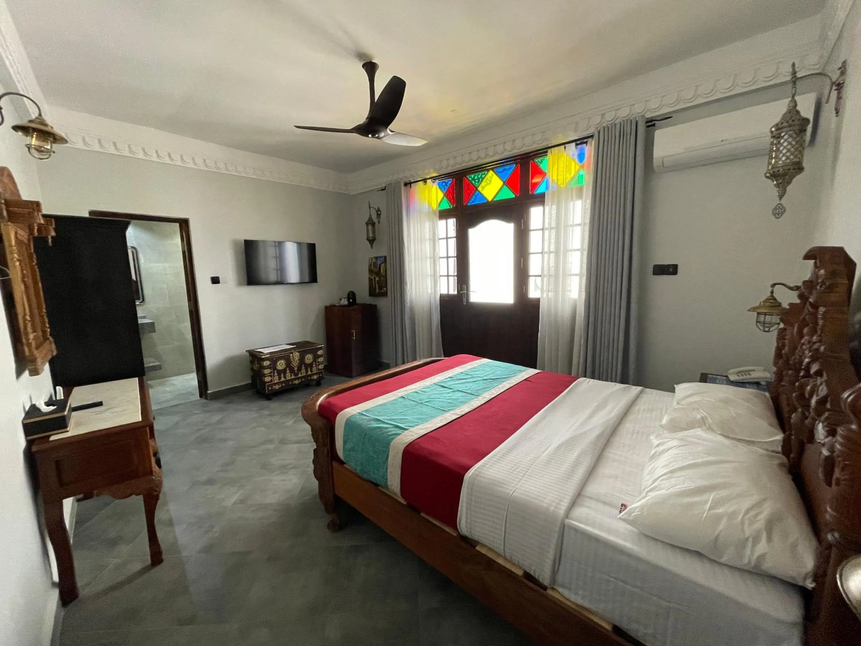 Bed in Mizingani Seafront Hotel