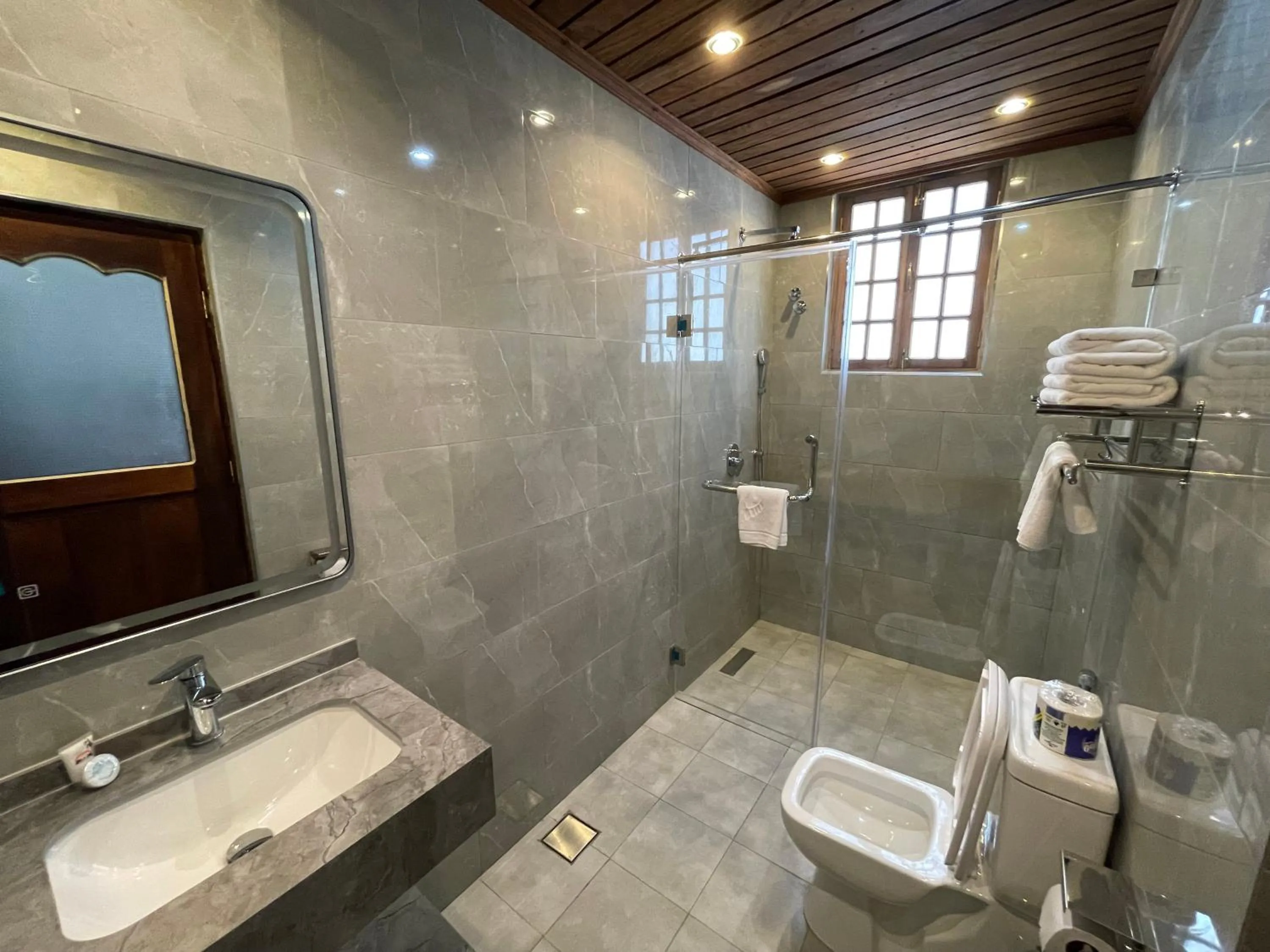 Shower in Mizingani Seafront Hotel