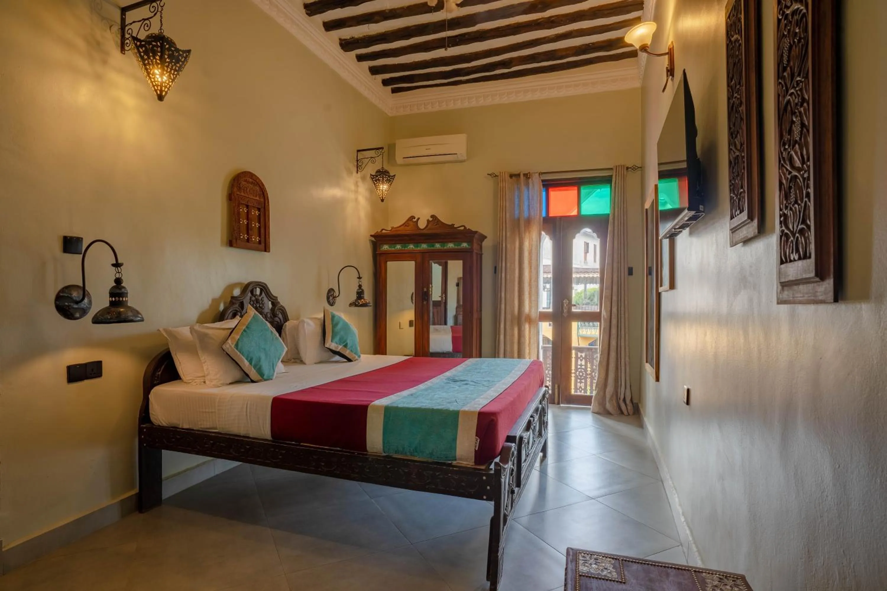 Bed in Mizingani Seafront Hotel