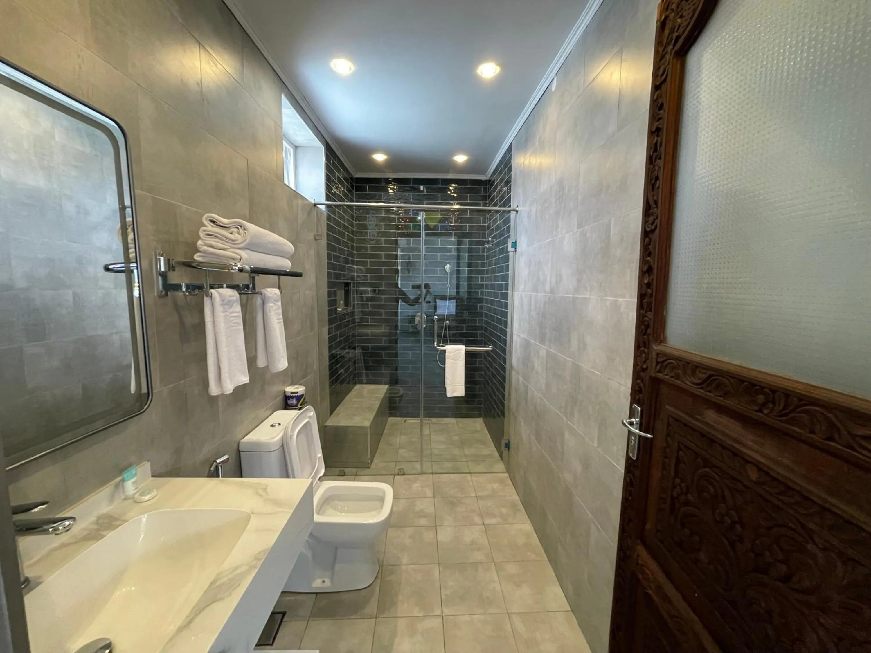 Shower in Mizingani Seafront Hotel