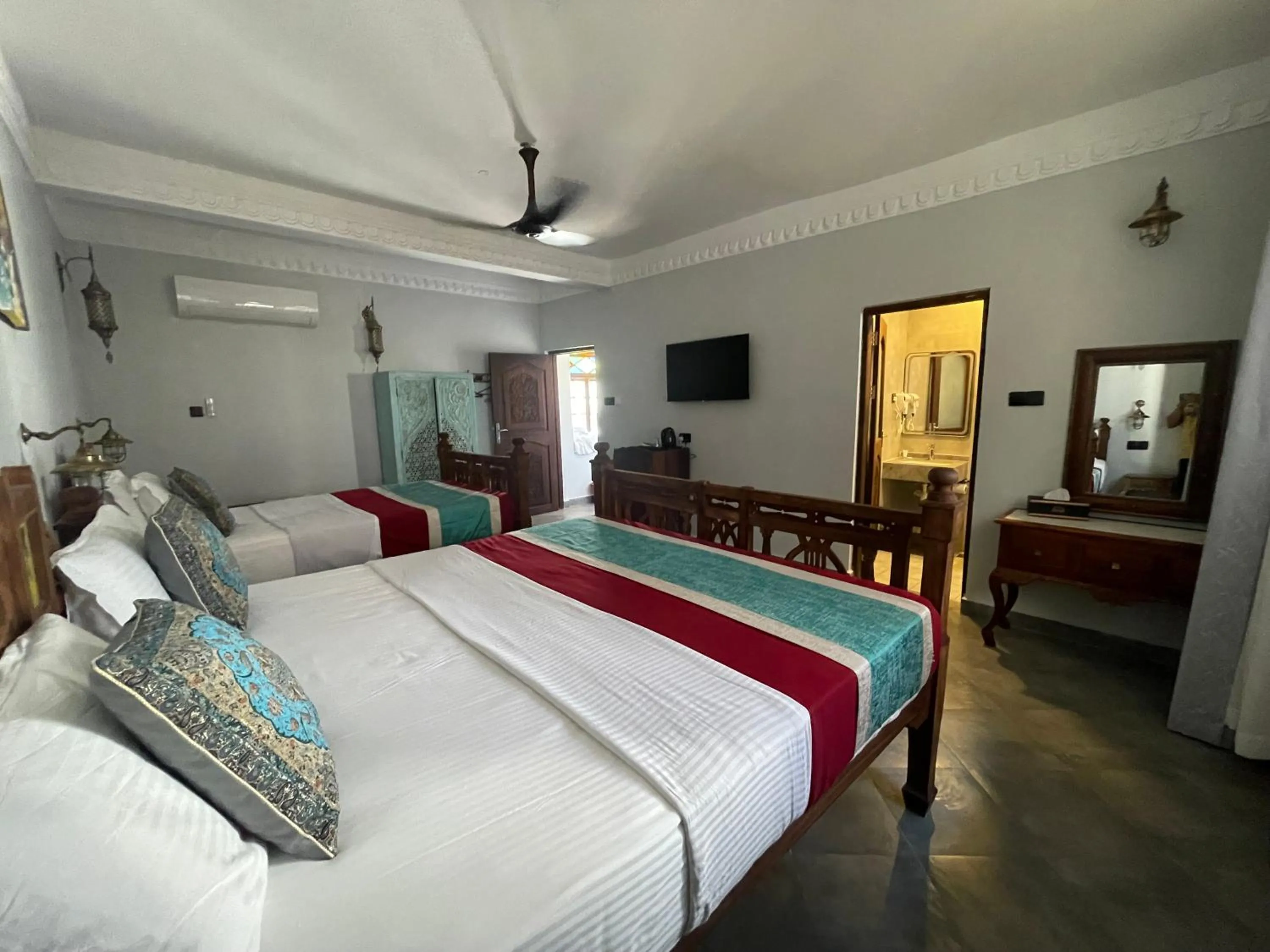 Bed in Mizingani Seafront Hotel