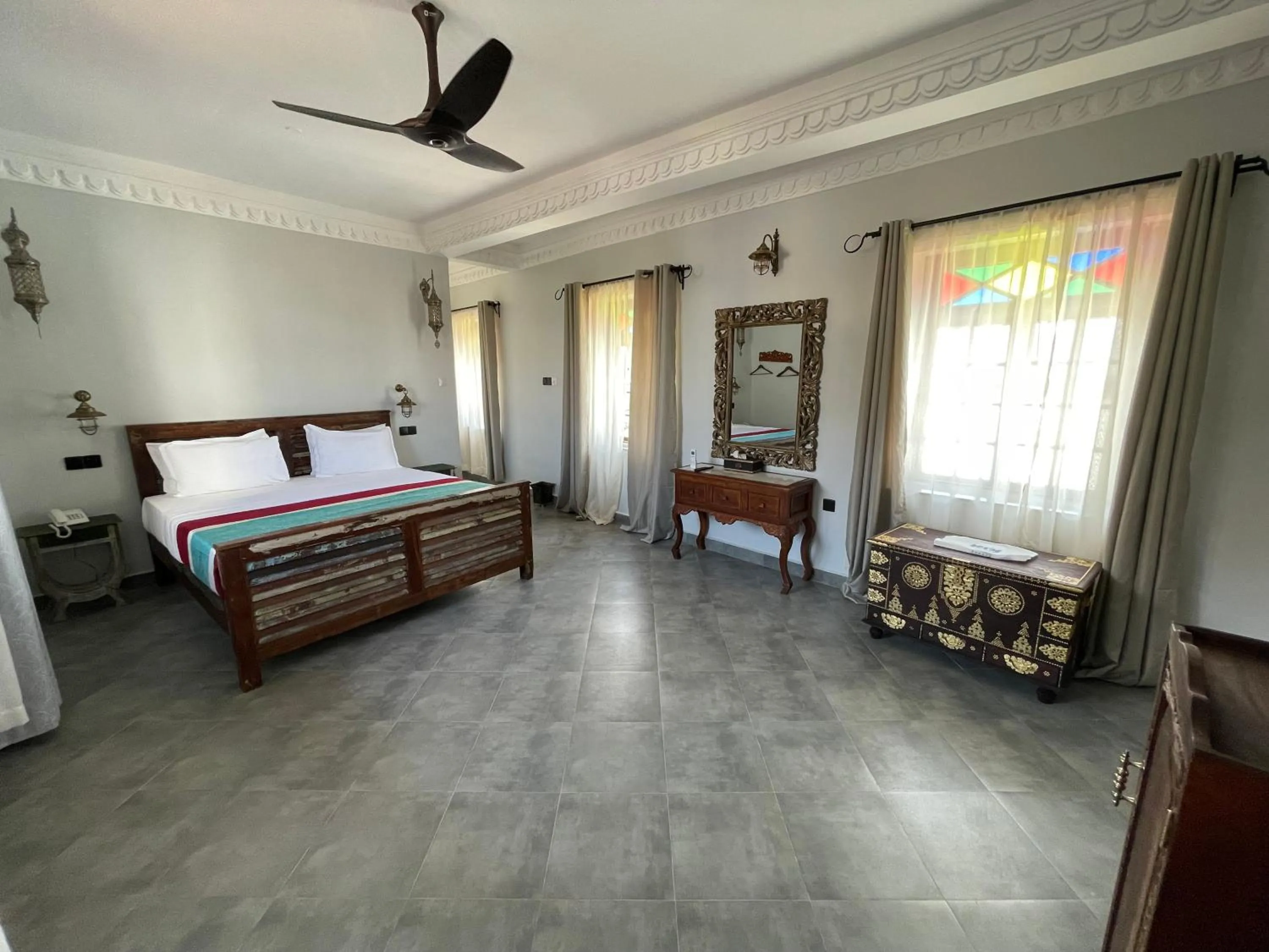 Bed in Mizingani Seafront Hotel