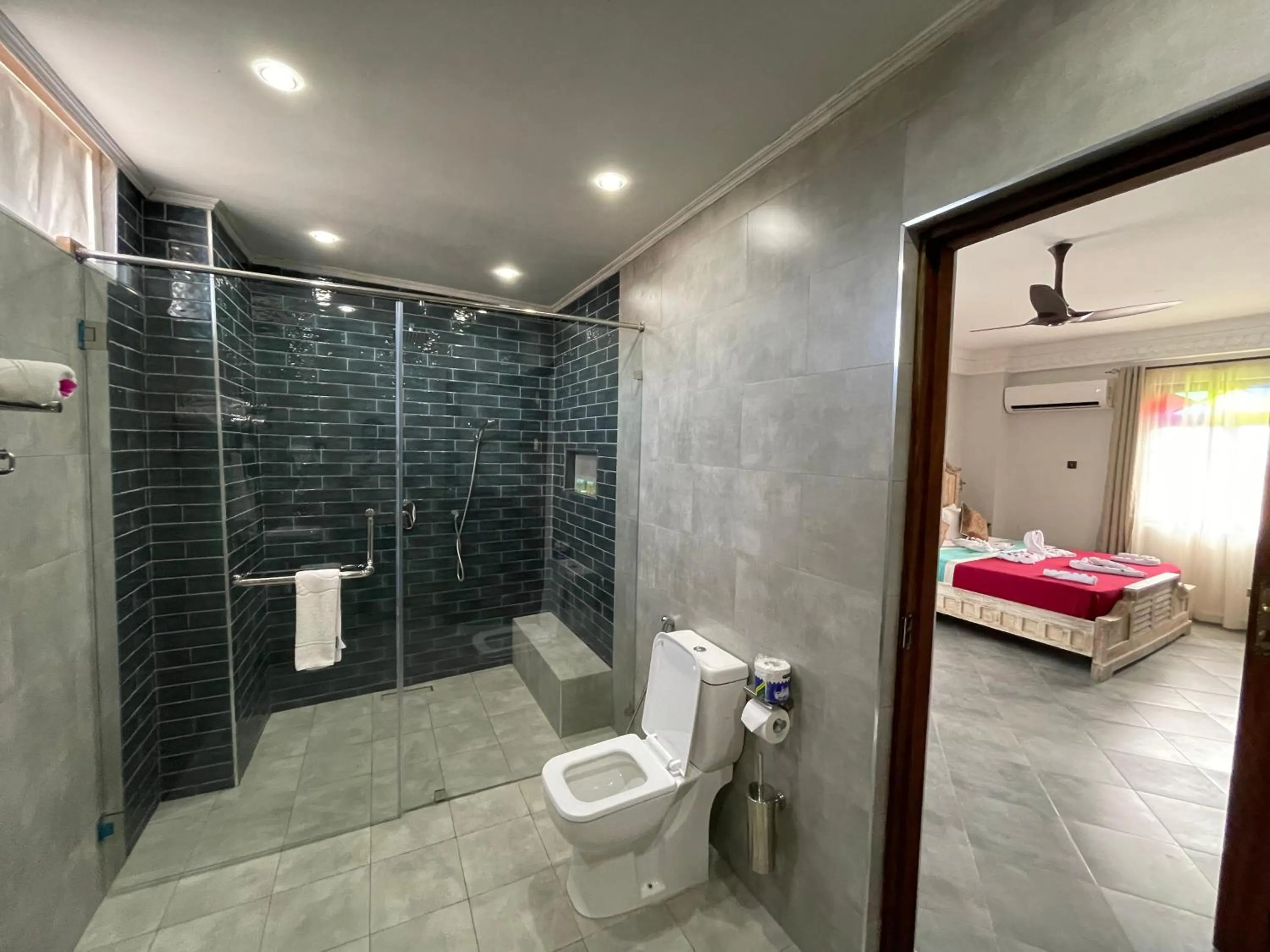 Shower in Mizingani Seafront Hotel