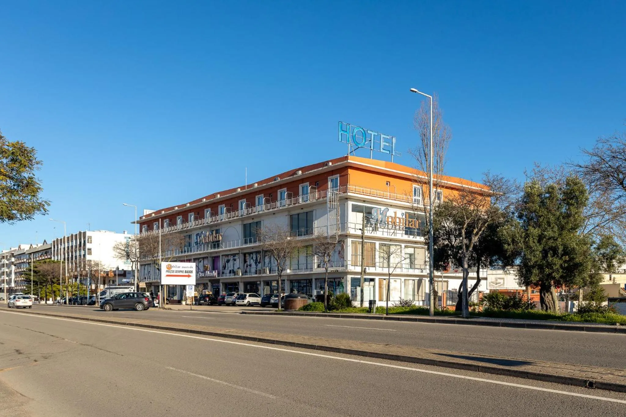 Property building in Bela Ria