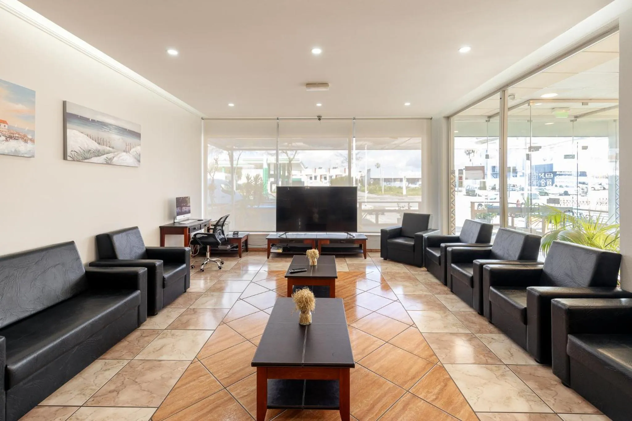 Communal lounge/ TV room in Bela Ria