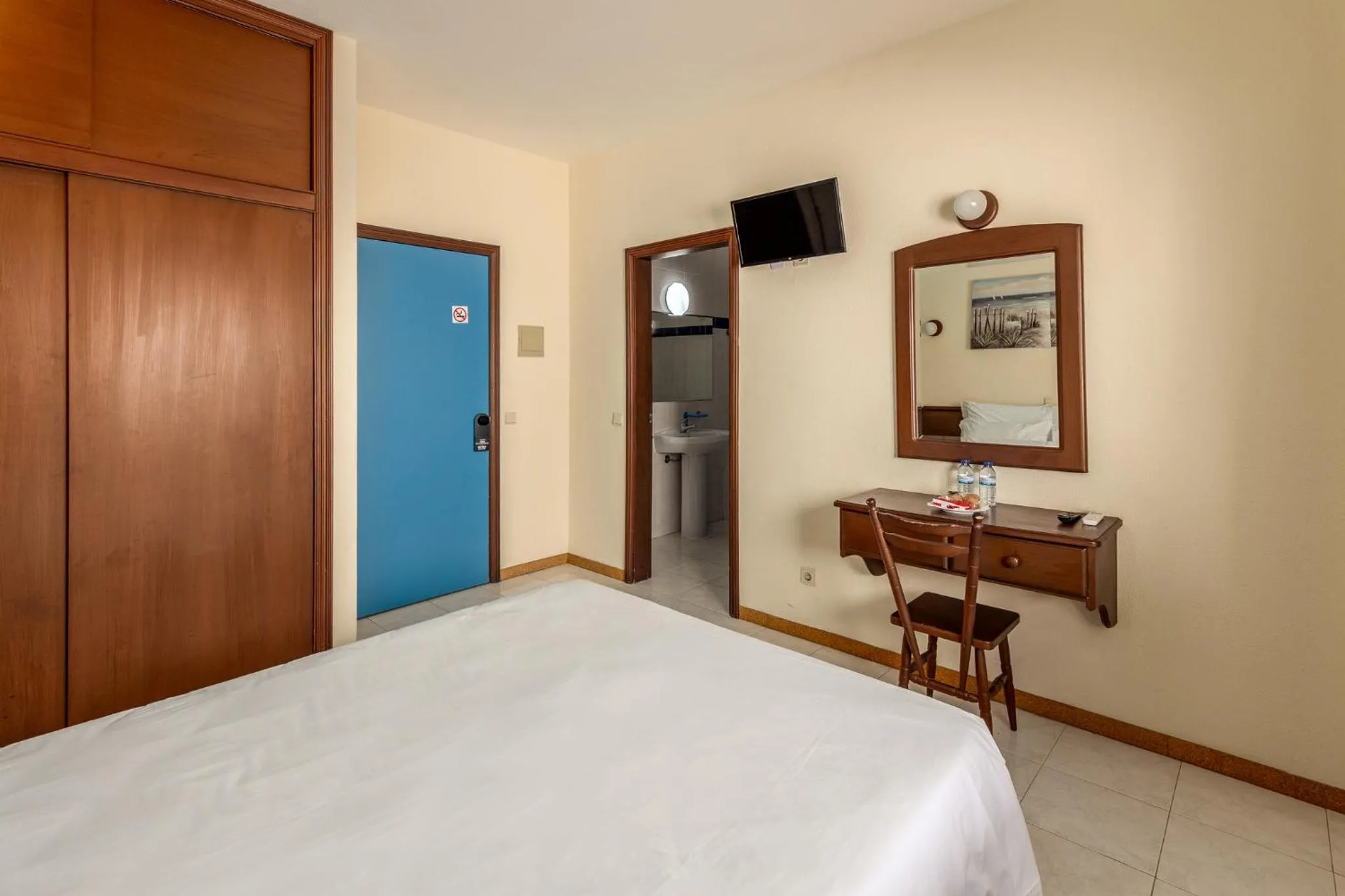 Bedroom, Bed in Bela Ria