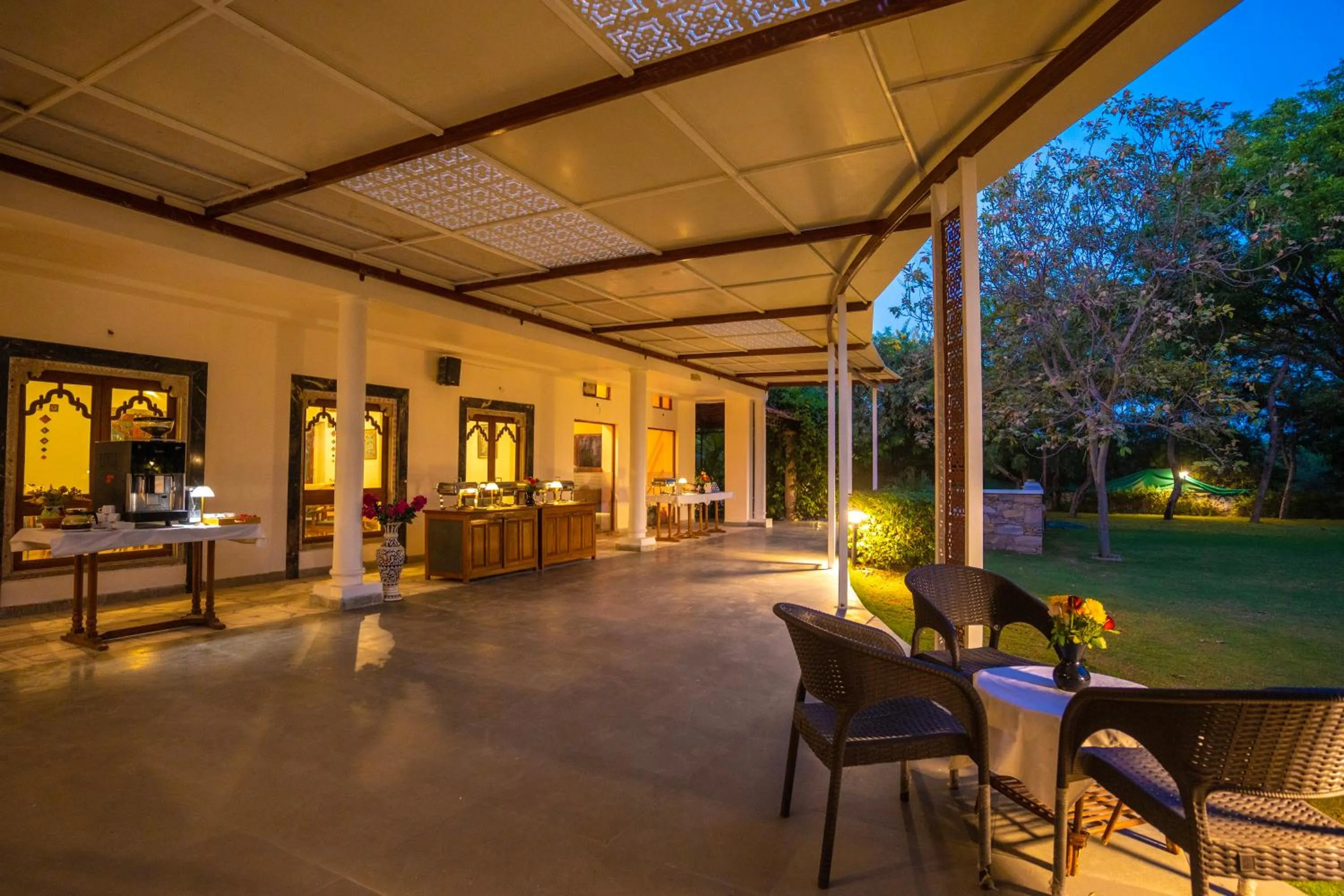 Restaurant/places to eat in The Chitvan Resort