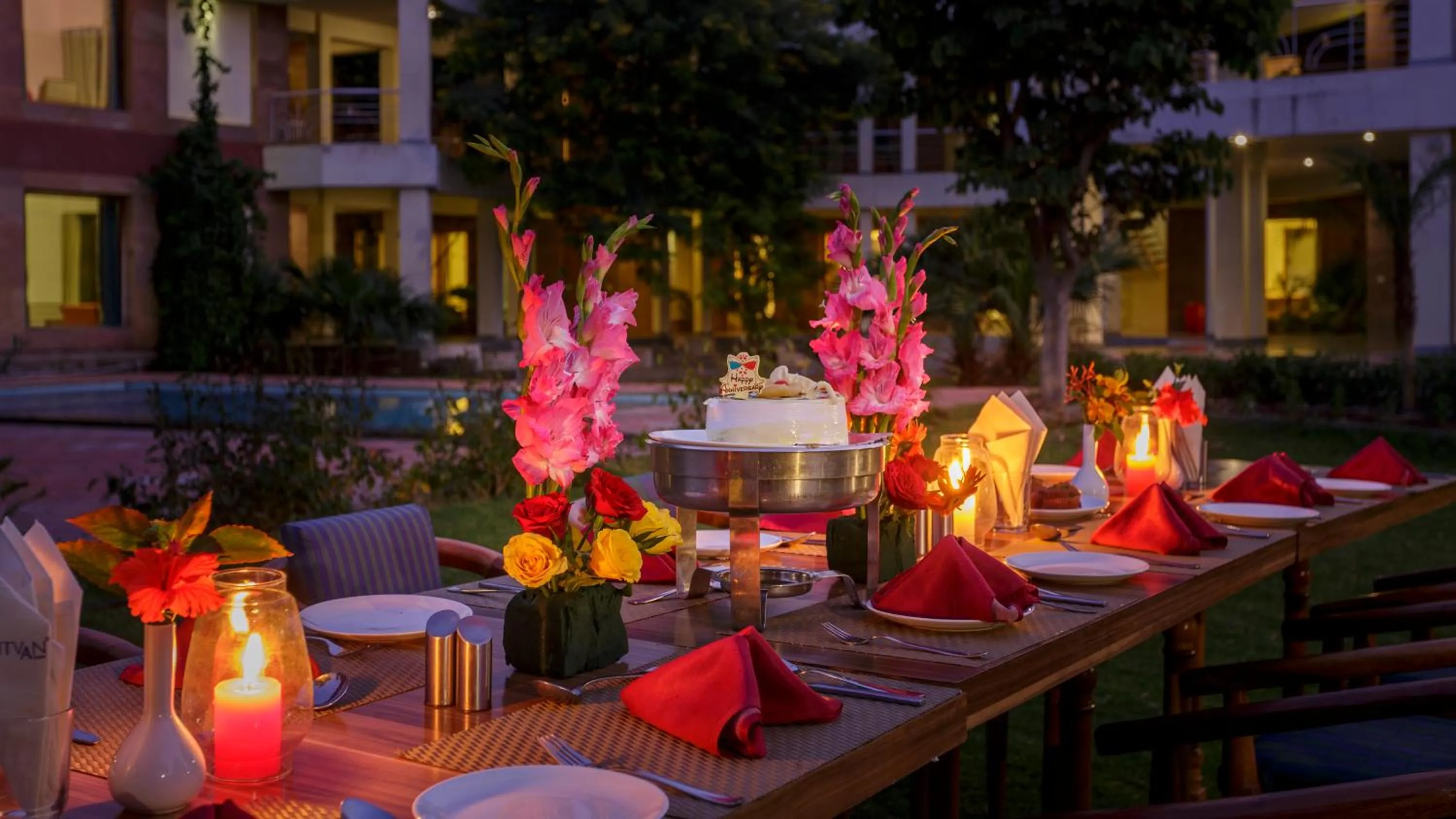 Restaurant/places to eat in The Chitvan Resort