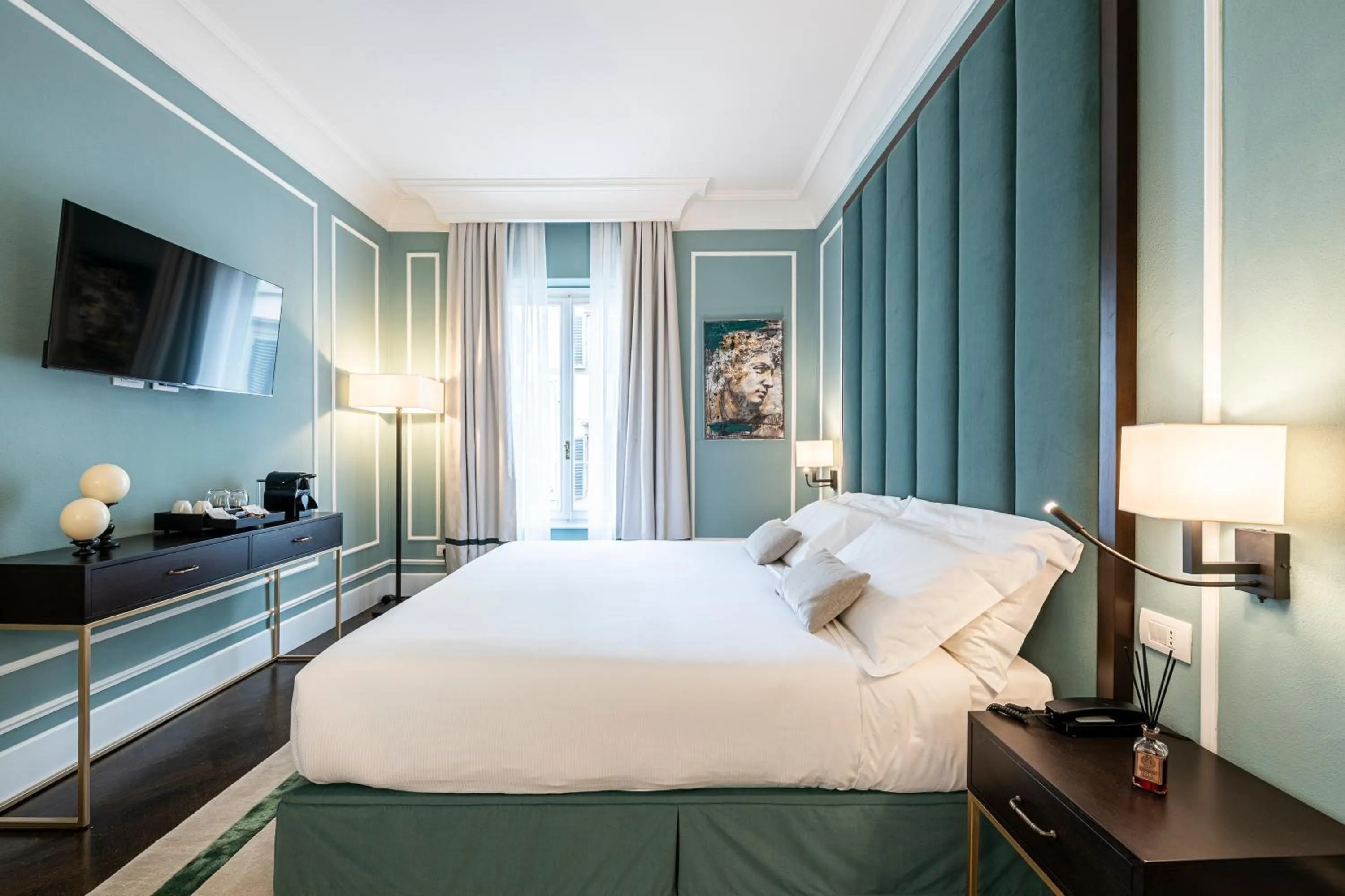 Bedroom, Bed in Glimpse Hotel