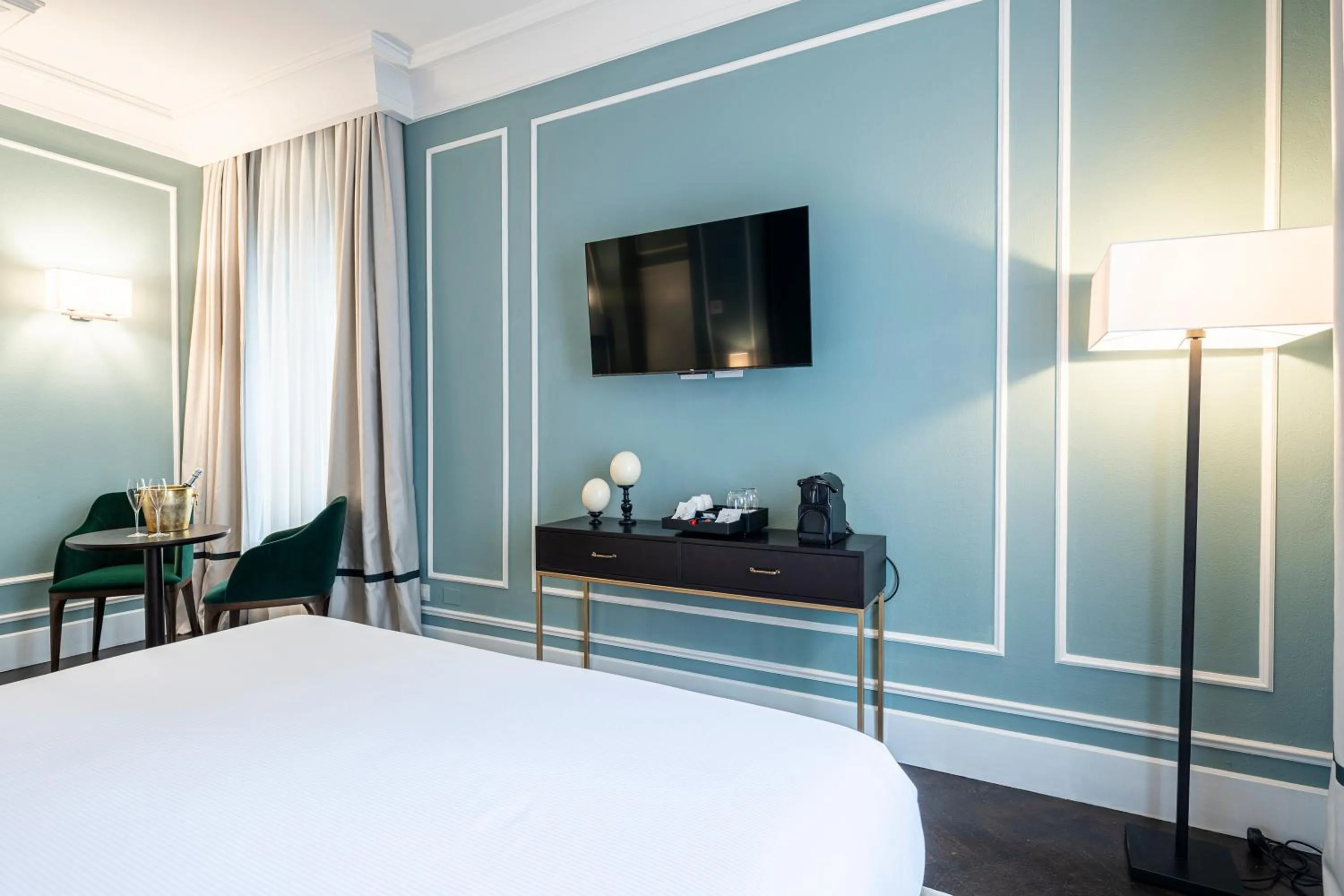 TV and multimedia, Bed in Glimpse Hotel