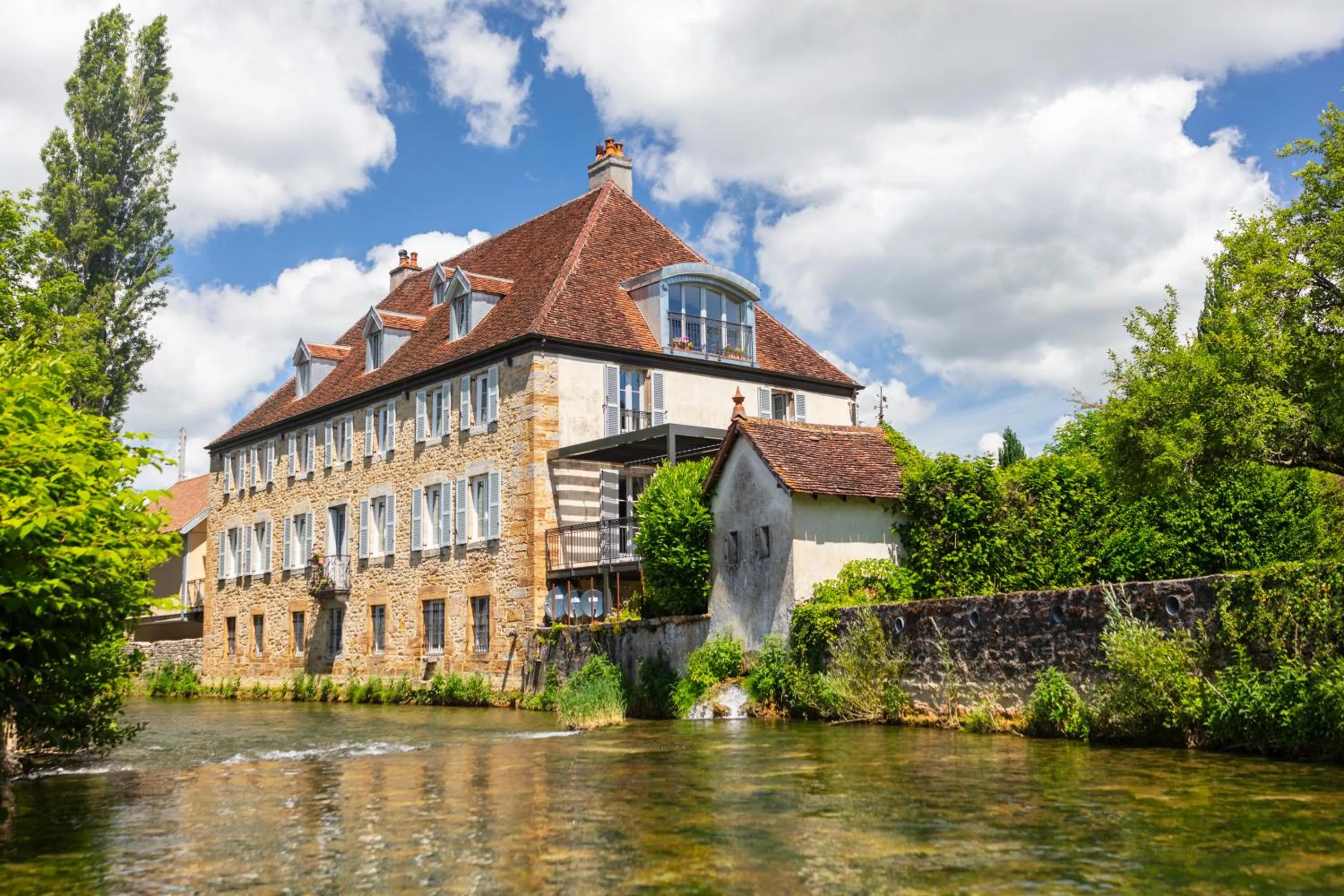 Property building in Le Clos Alice