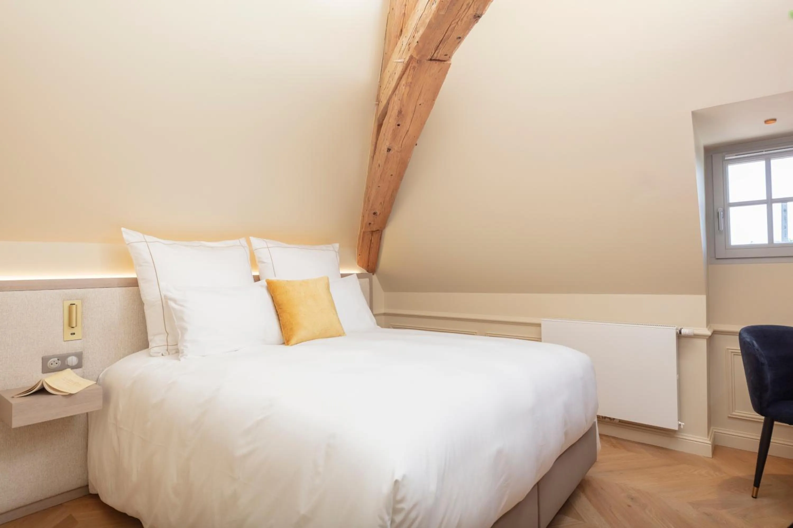 Bedroom, Bed in Le Clos Alice