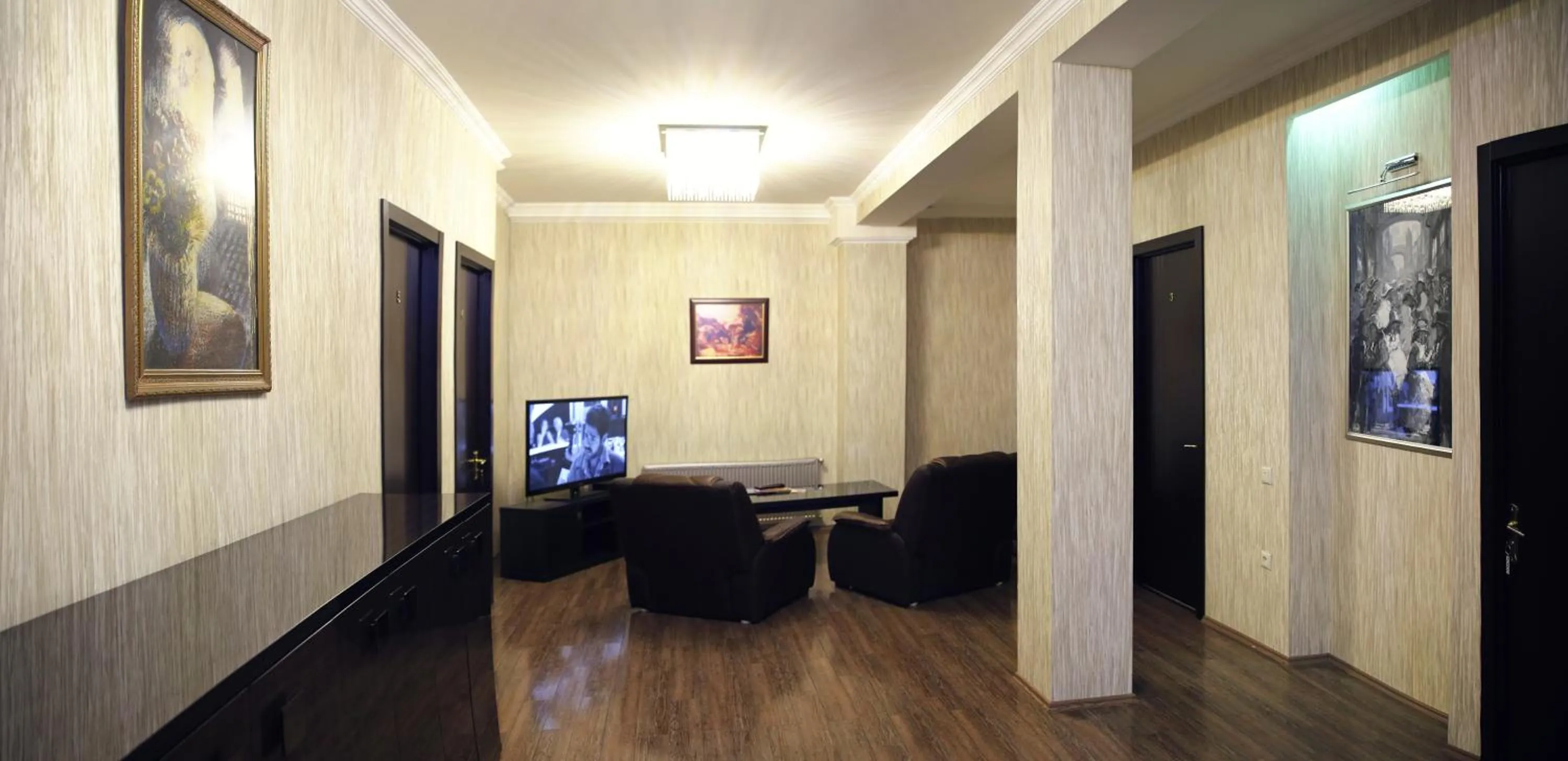 Communal lounge/ TV room in Rondo Hotel