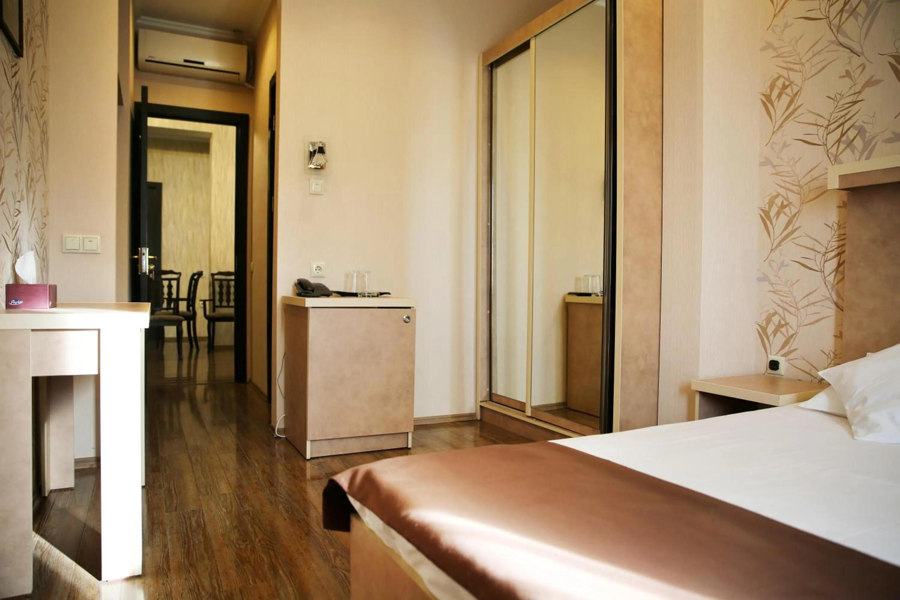 Photo of the whole room, Bed in Rondo Hotel