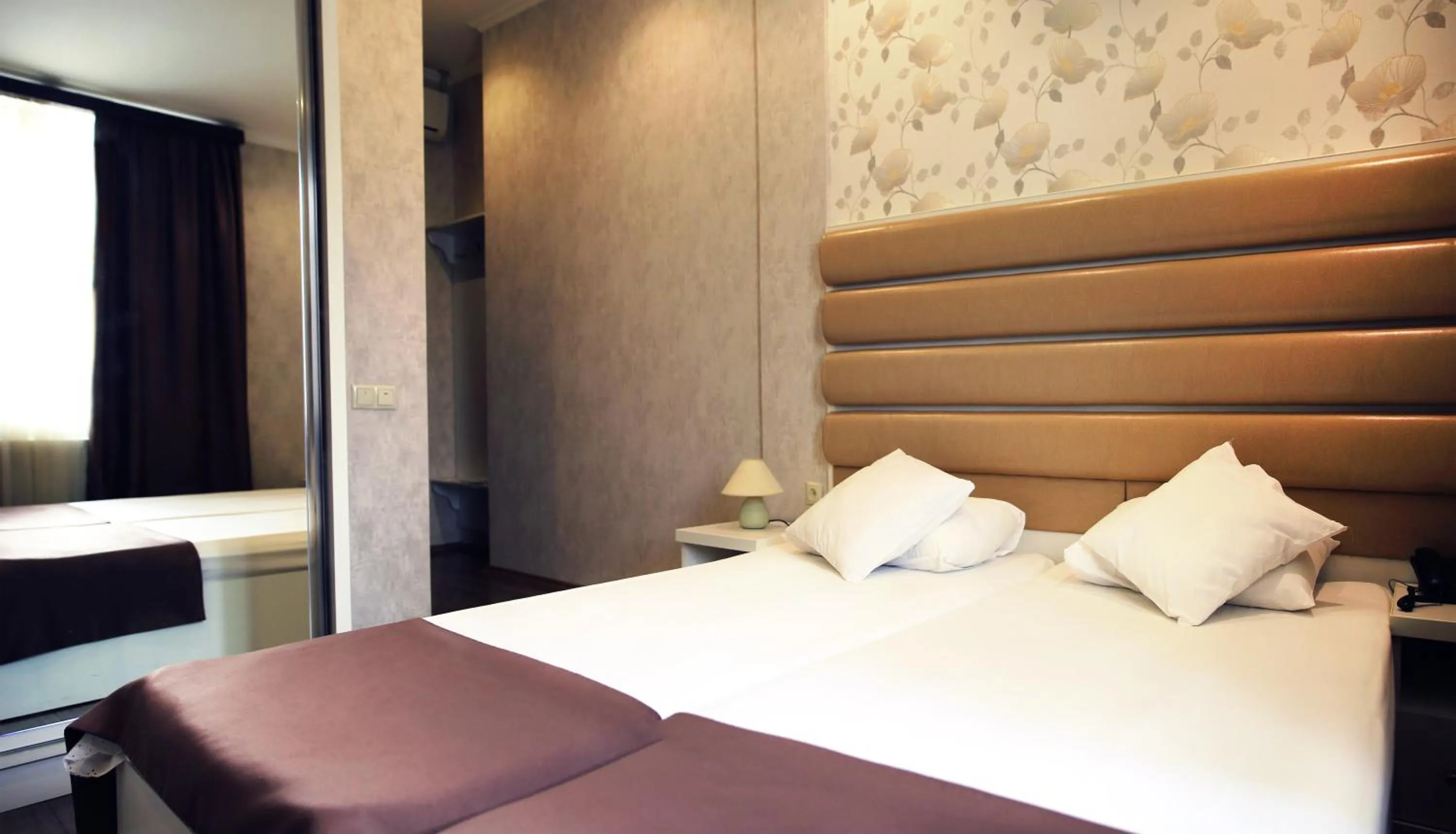 Photo of the whole room, Bed in Rondo Hotel