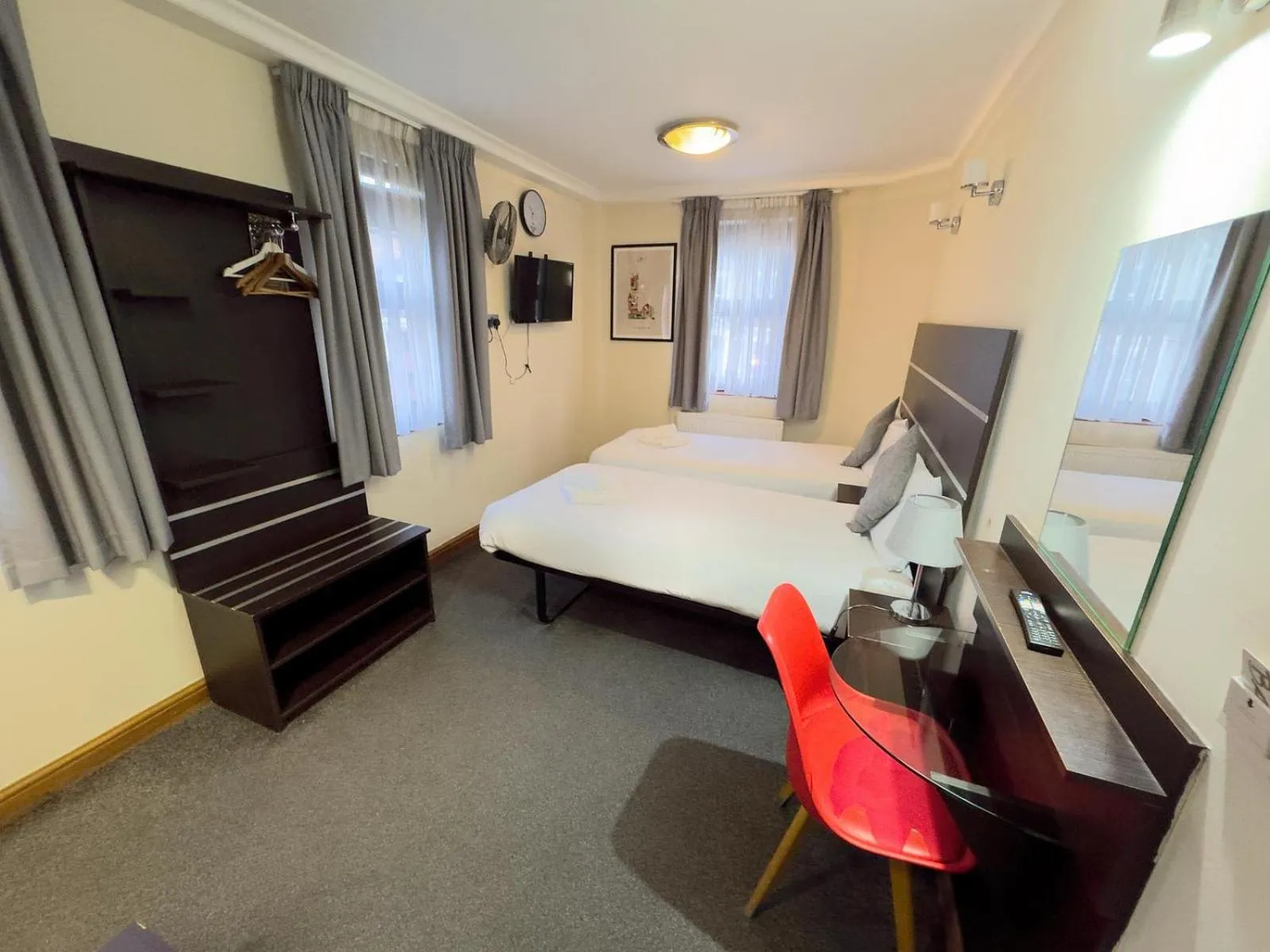 Photo of the whole room, Bed in Epsilon Hotel