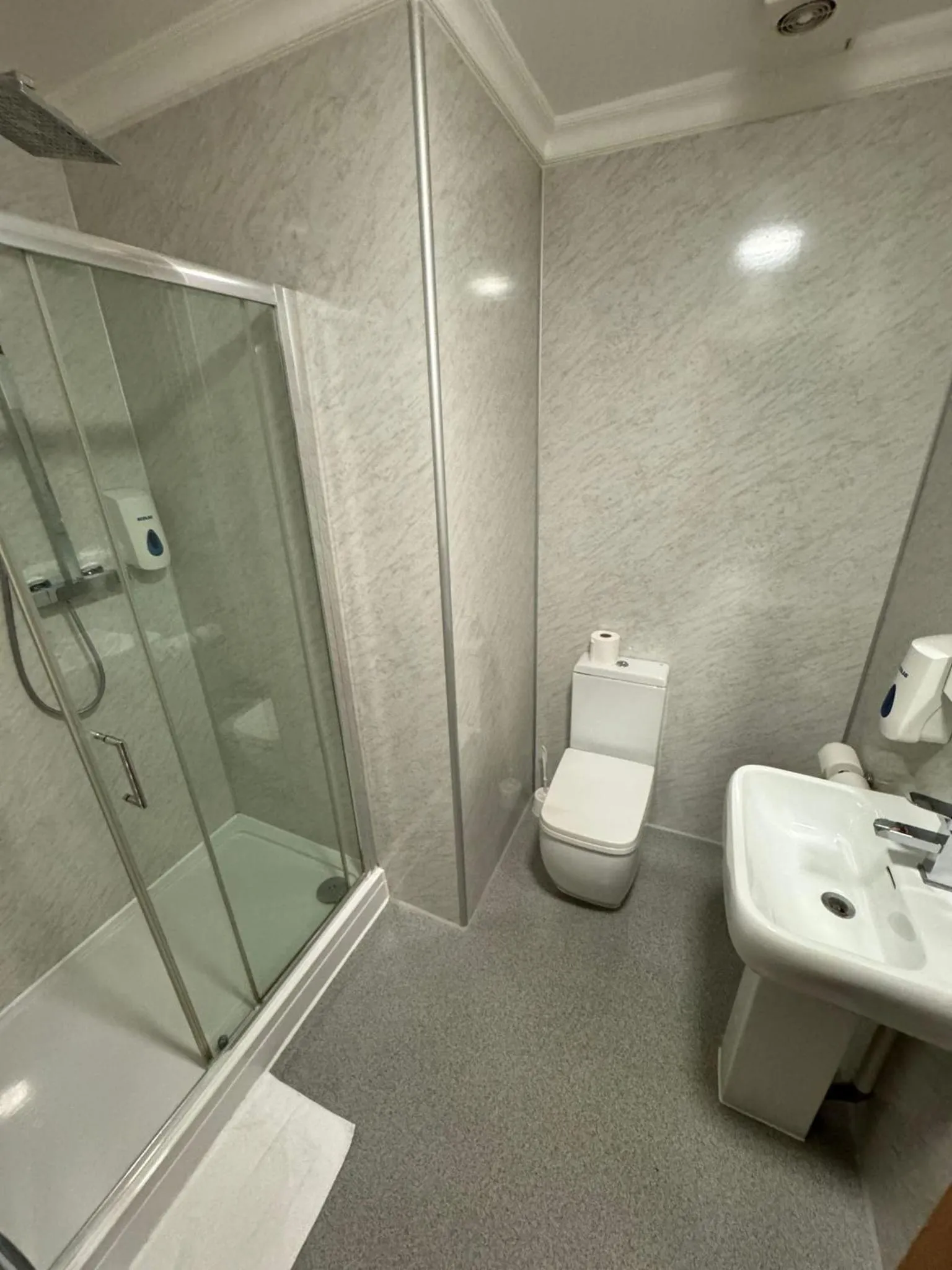 Shower in Epsilon Hotel