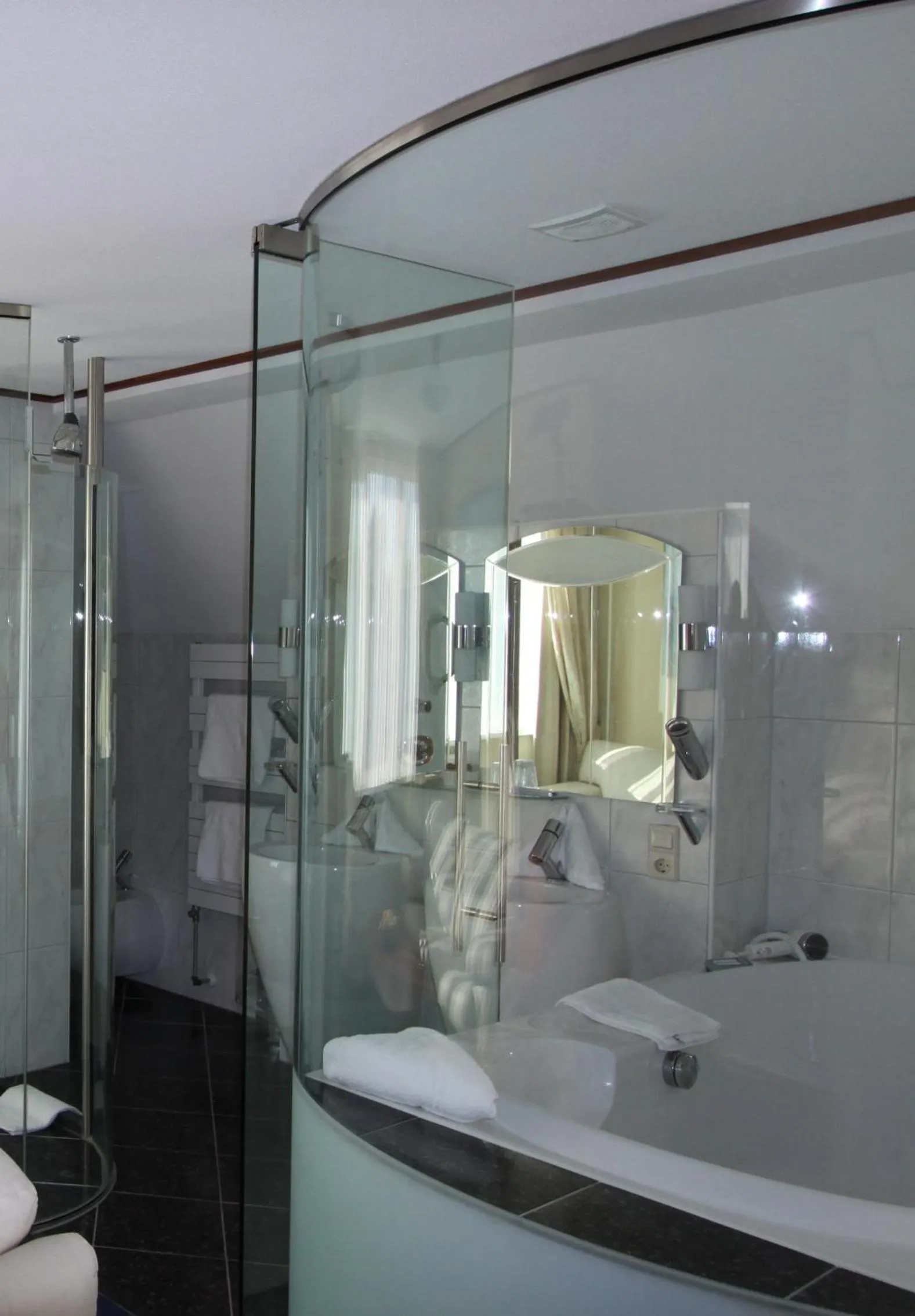 Shower in Hotel De Torenhoeve