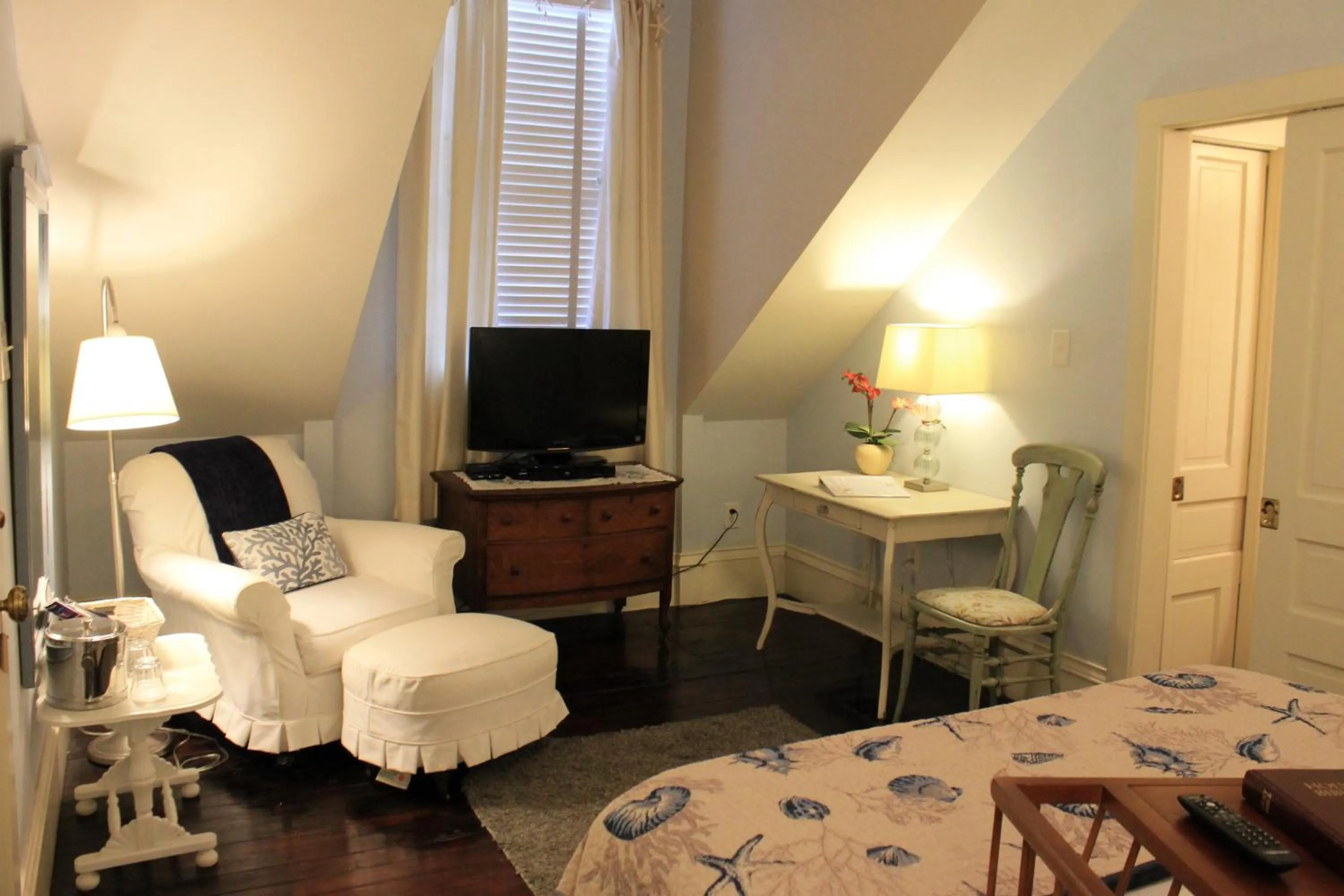 Photo of the whole room, Bed in Grand Magnolia Ballroom & Suites