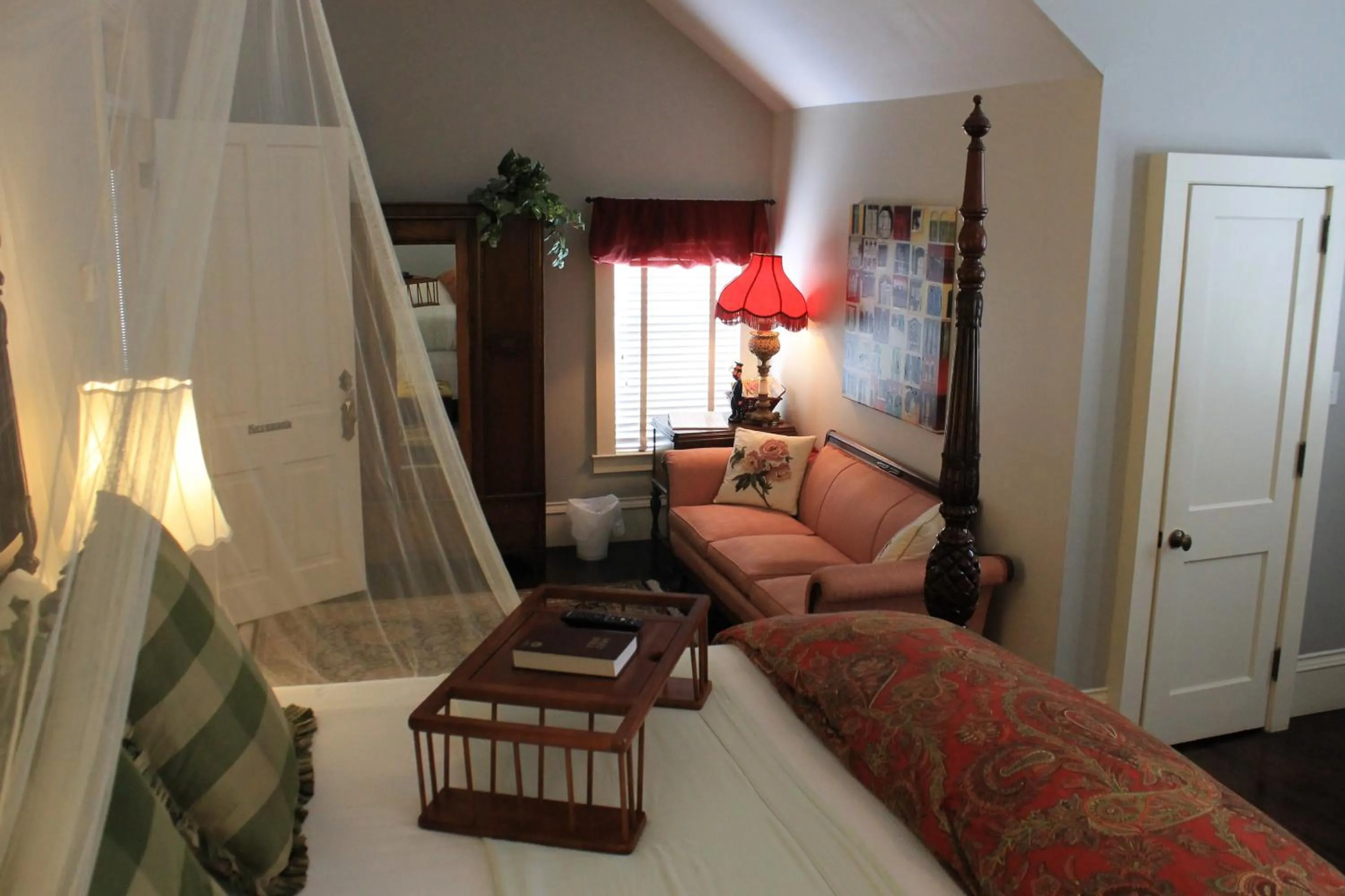 Photo of the whole room, Bed in Grand Magnolia Ballroom & Suites