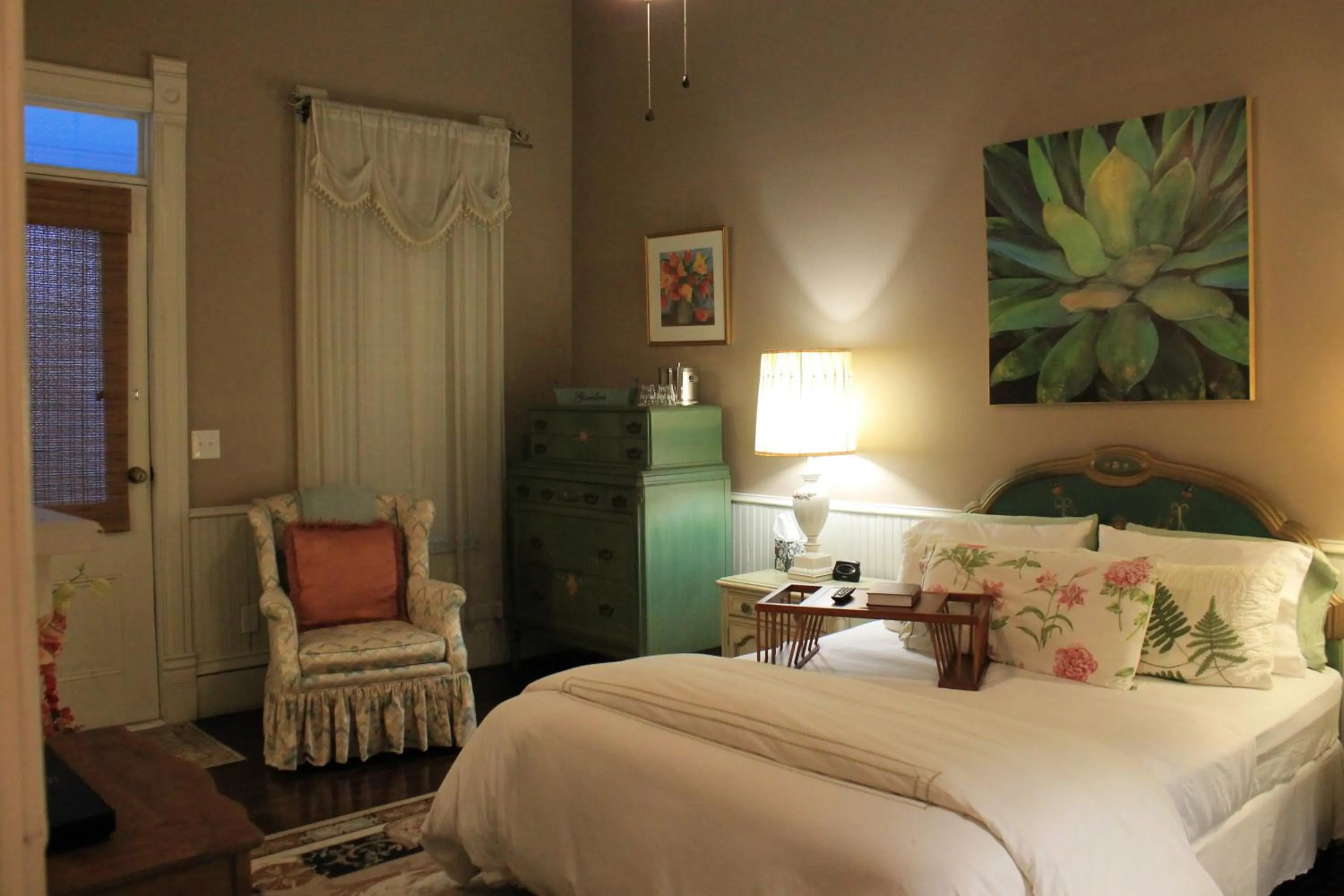 Photo of the whole room, Bed in Grand Magnolia Ballroom & Suites