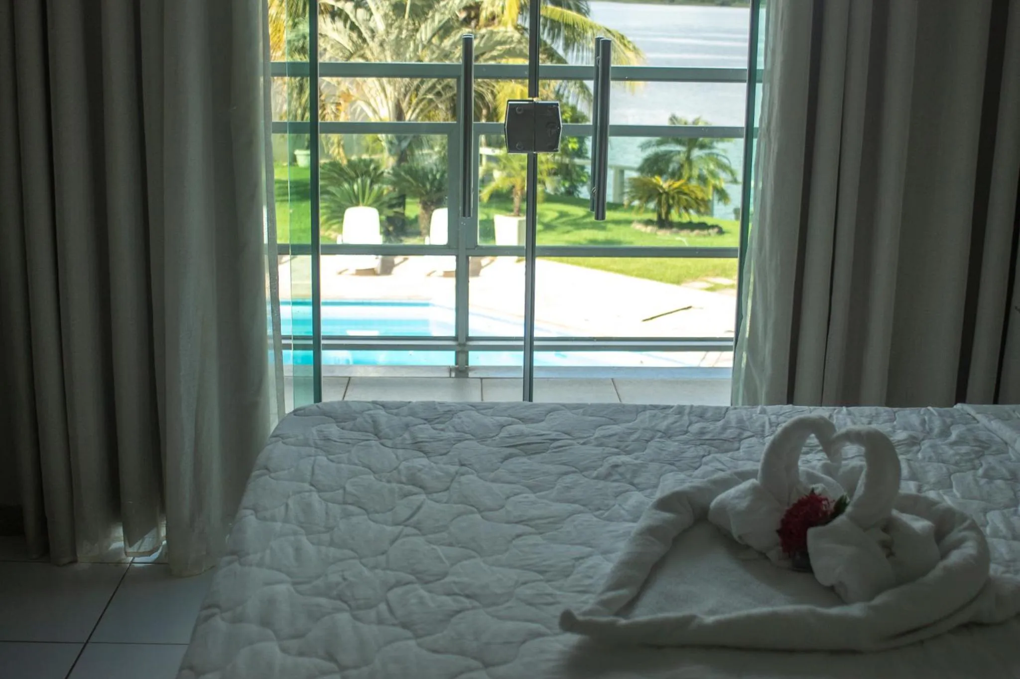 Pool view, Bed in Xingu Praia Hotel