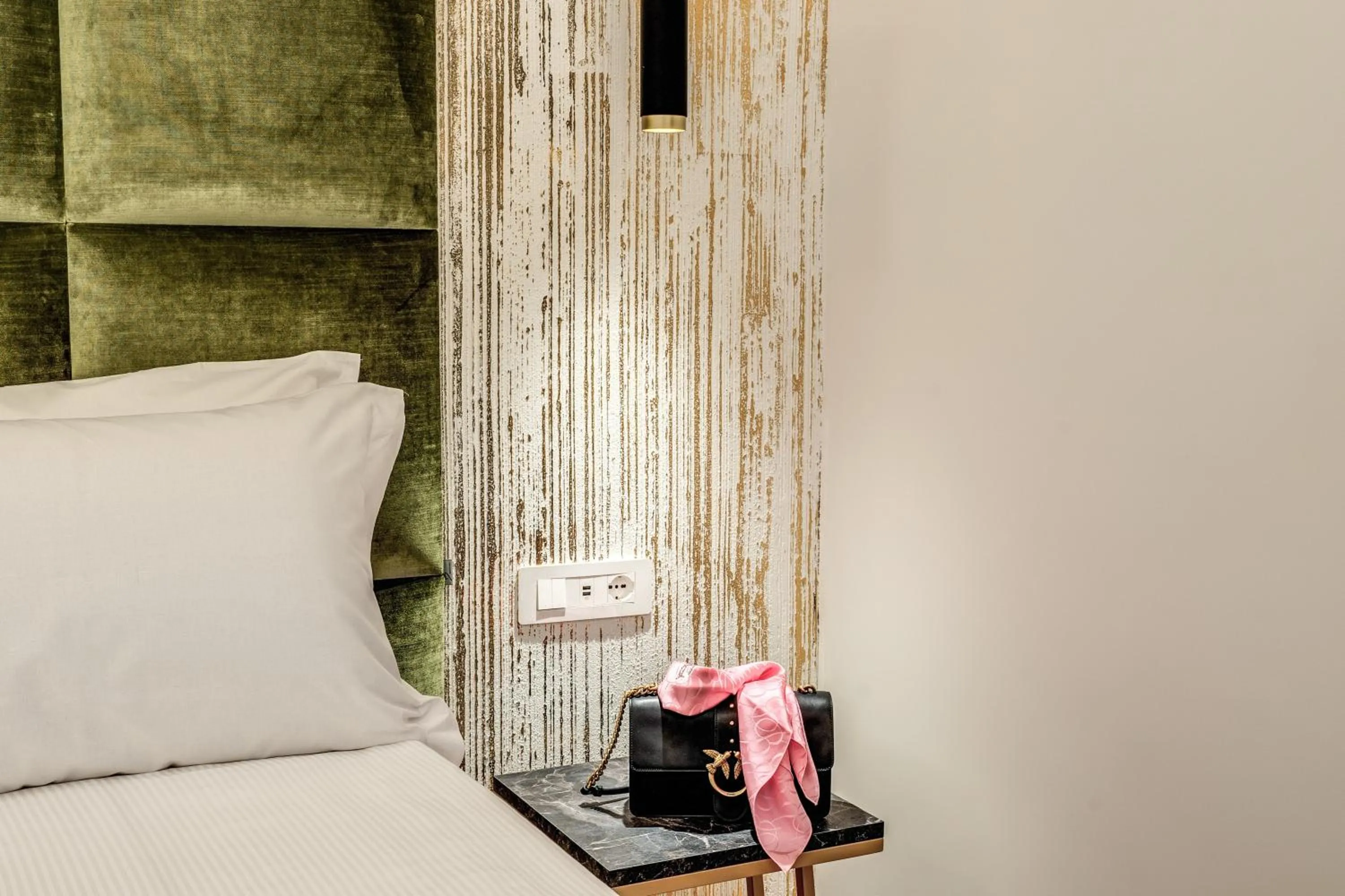 Decorative detail, Bed in Goldoni 47