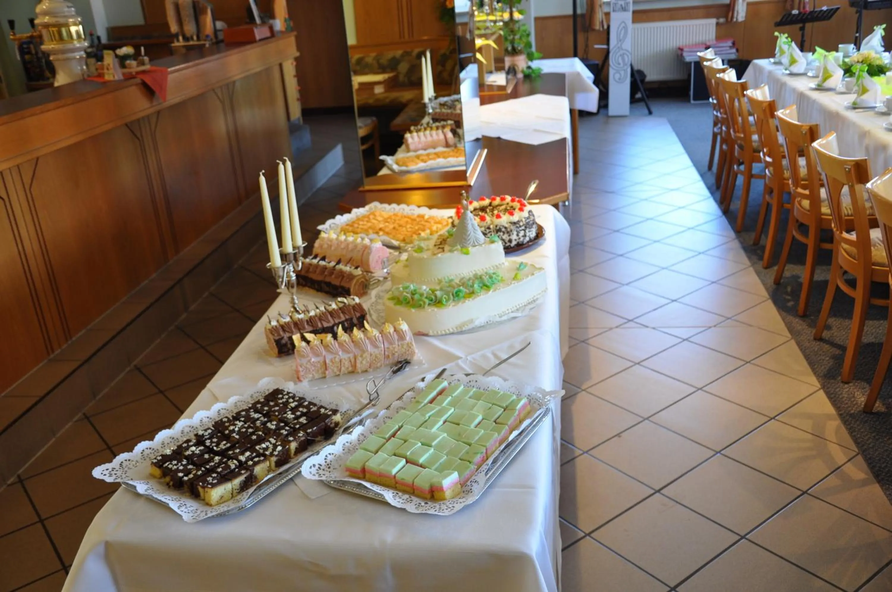 Restaurant/places to eat in Hotel Elxleben